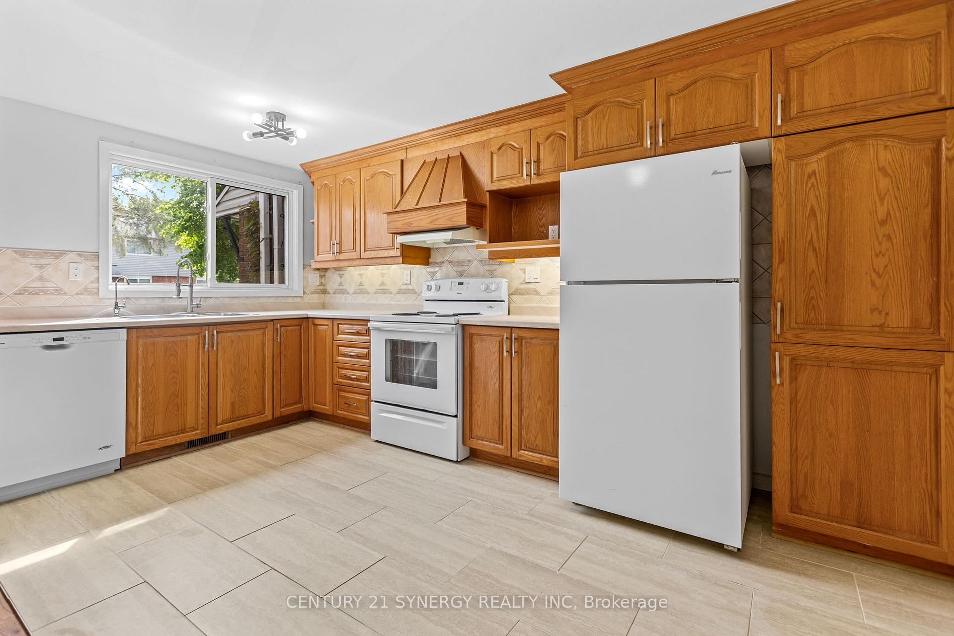 Photo 8 of Unit C, 1472 Heatherington Road, Ottawa, Heron Gate/Industrial Park — HOMEH