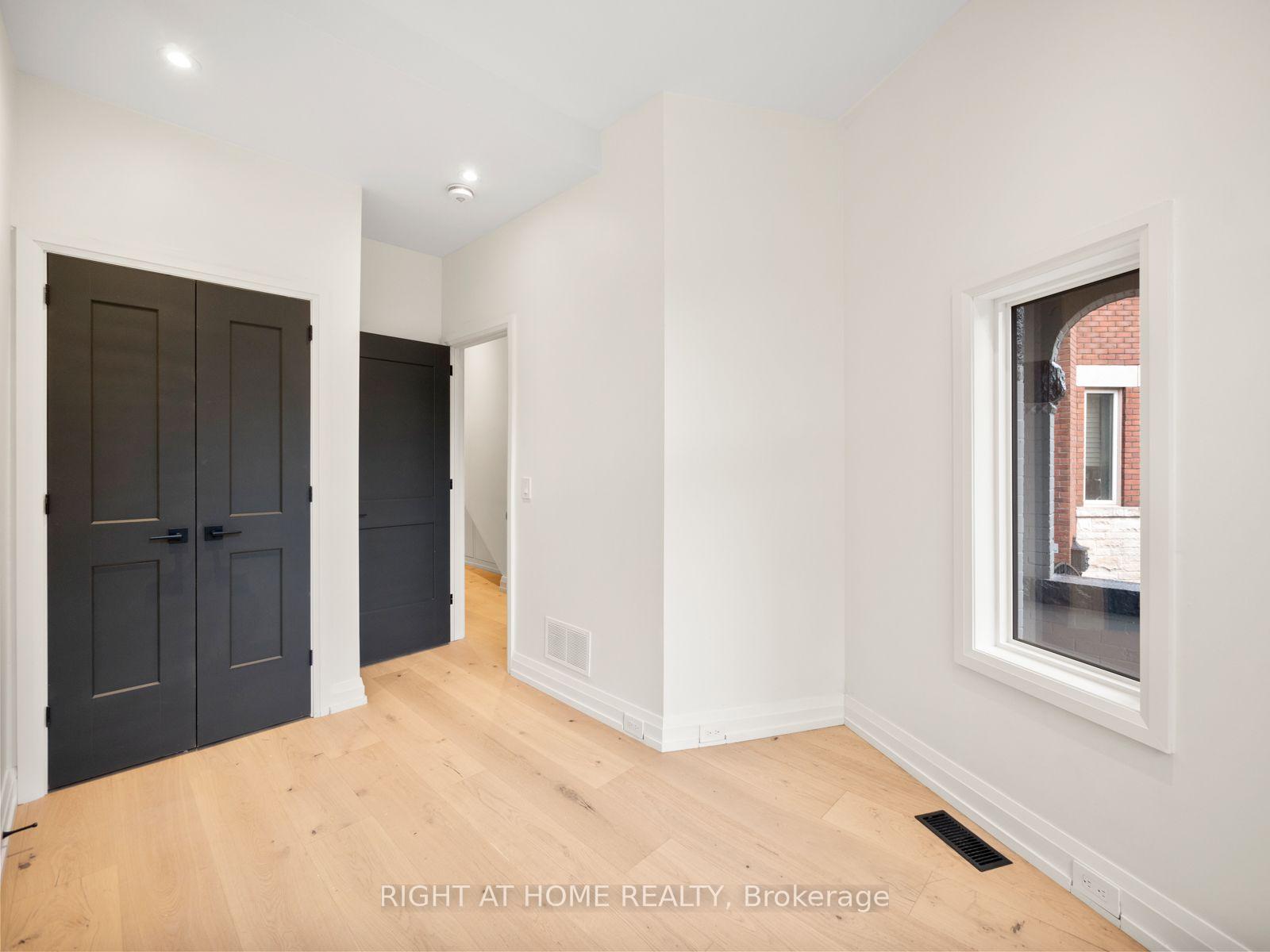 Photo 4 of Unit Unit 1, 94 Concord Avenue E, Toronto, Palmerston-Little Italy — HOMEH