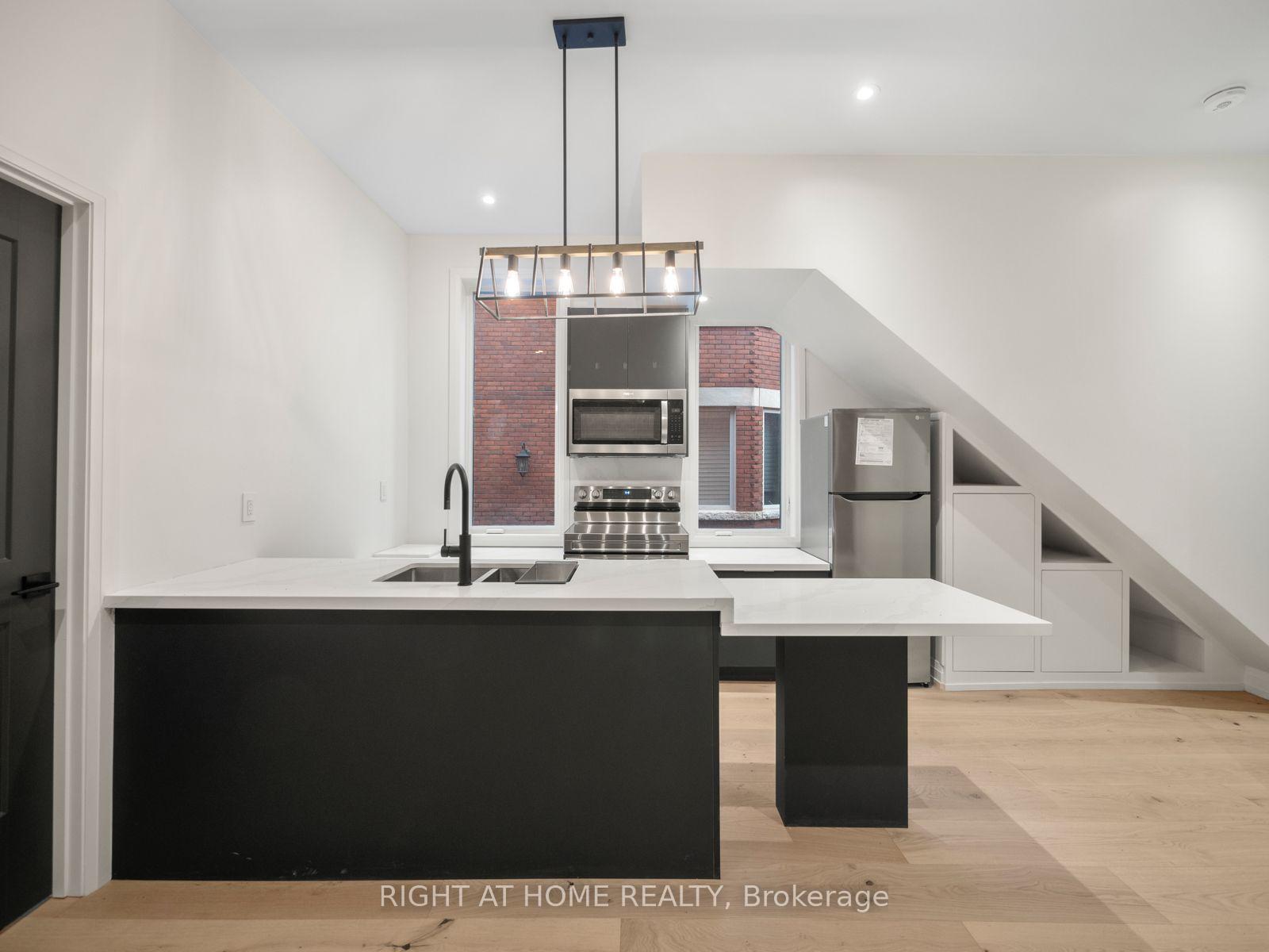 Photo 6 of Unit Unit 1, 94 Concord Avenue E, Toronto, Palmerston-Little Italy — HOMEH