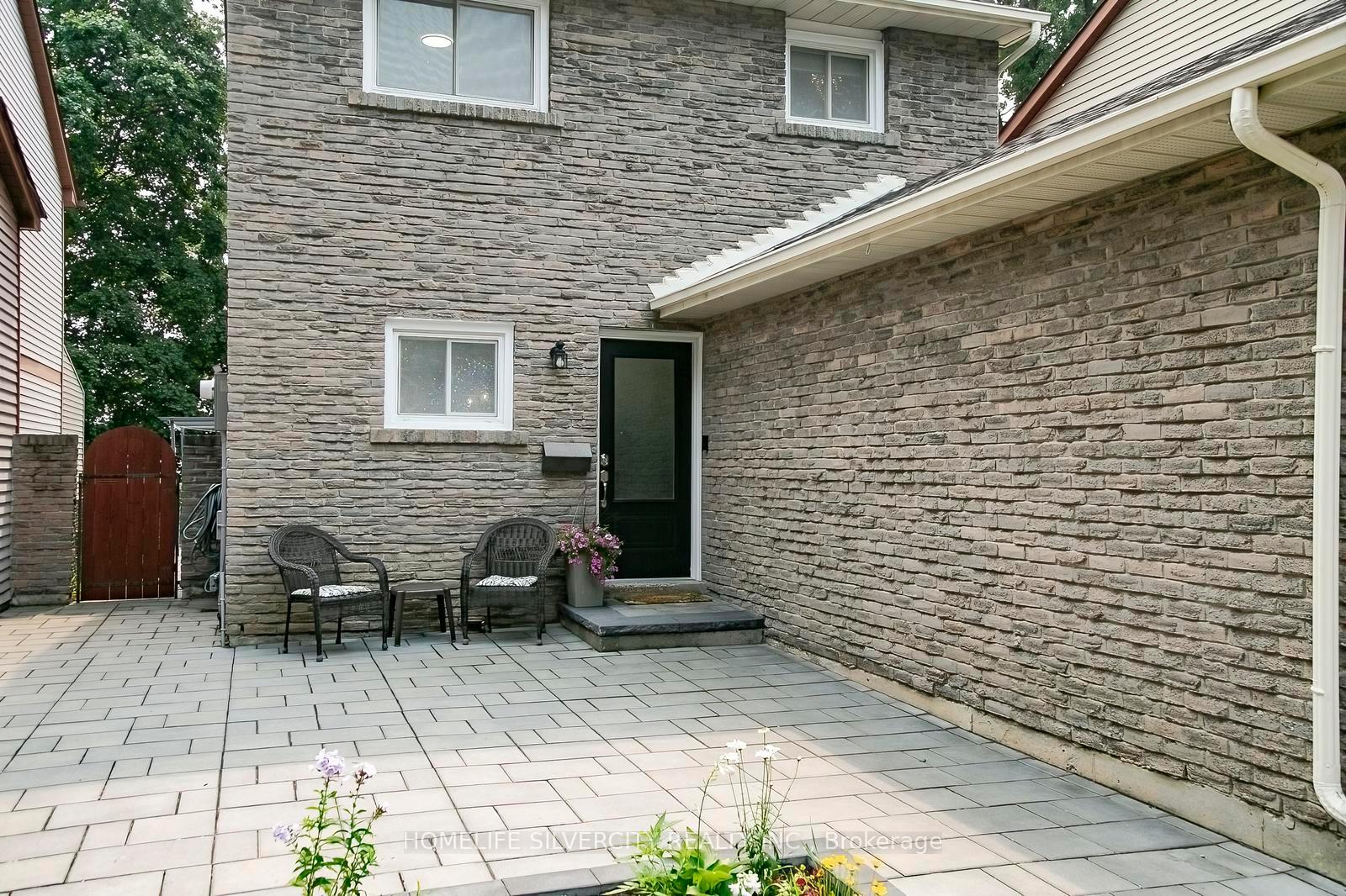 Photo 3 of 21 Mitchell Avenue, Brampton, Heart Lake West — HOMEH