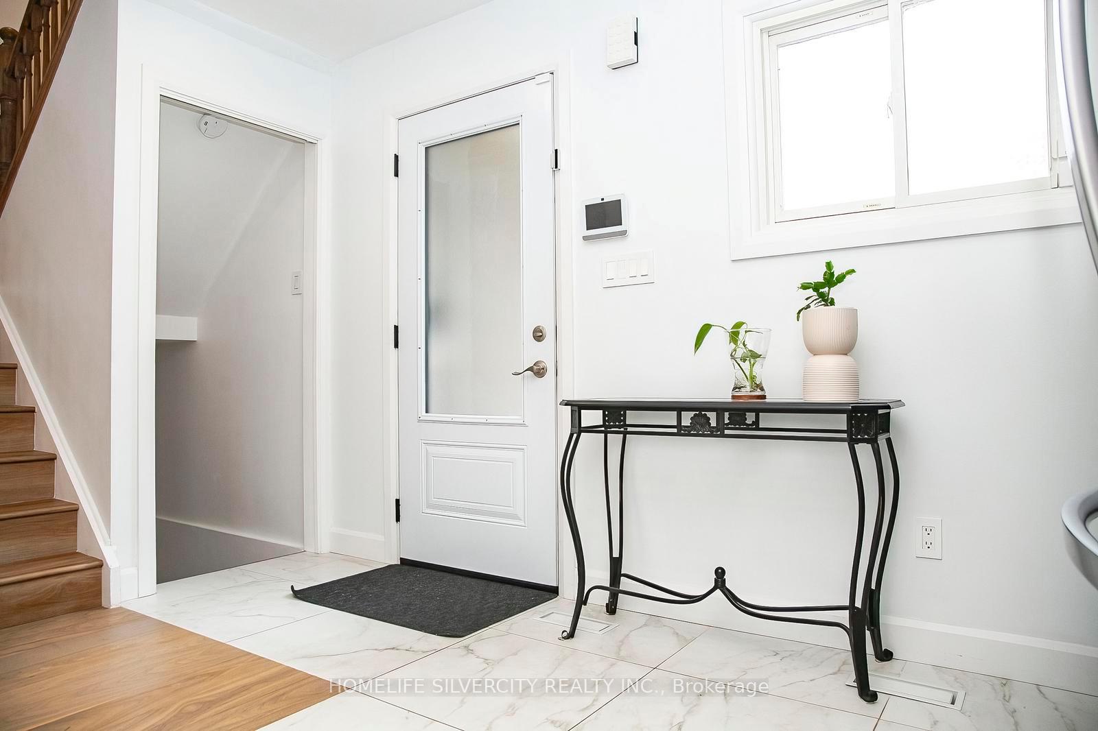Photo 5 of 21 Mitchell Avenue, Brampton, Heart Lake West — HOMEH