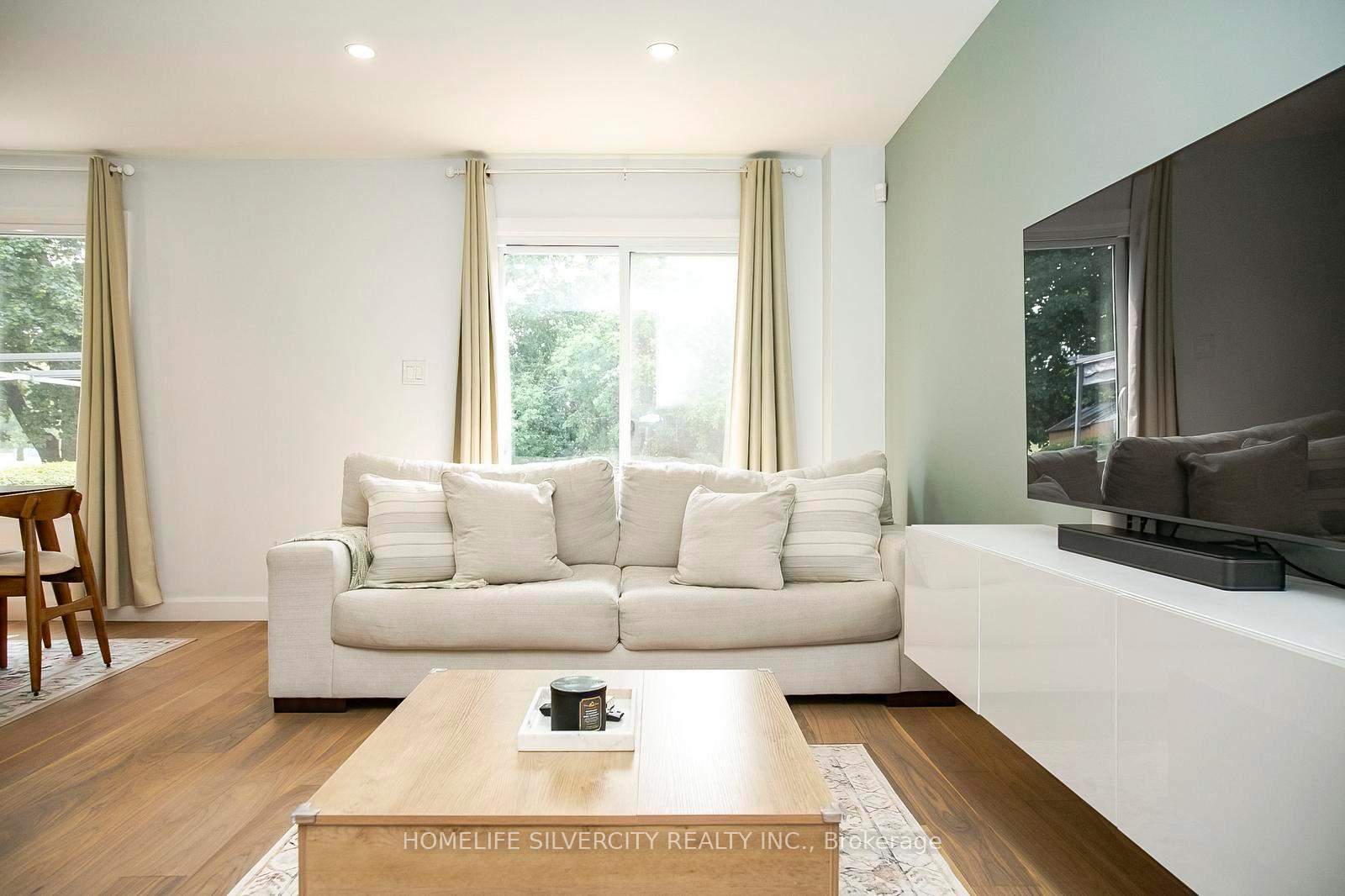Photo 11 of 21 Mitchell Avenue, Brampton, Heart Lake West — HOMEH