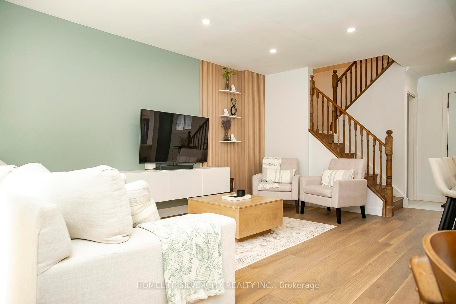 Photo 12 of 21 Mitchell Avenue, Brampton, Heart Lake West — HOMEH