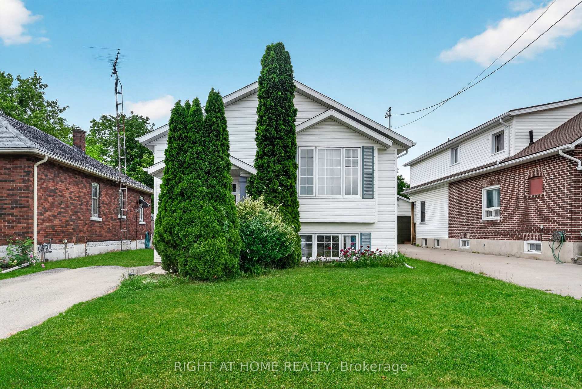 Photo 1 of 5524 Fraser Street, Niagara Falls, Cherrywood — HOMEH