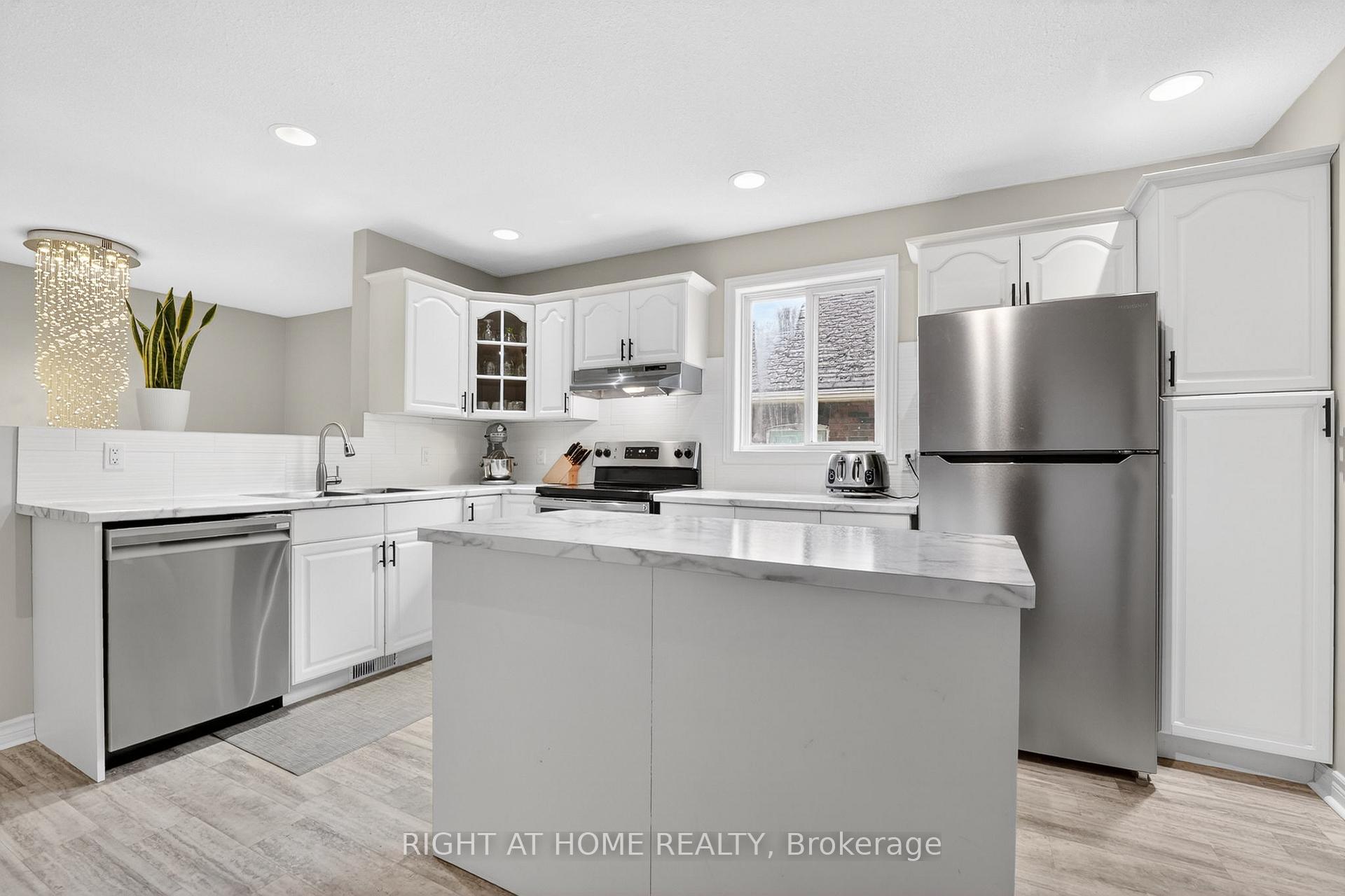 Photo 6 of 5524 Fraser Street, Niagara Falls, Cherrywood — HOMEH