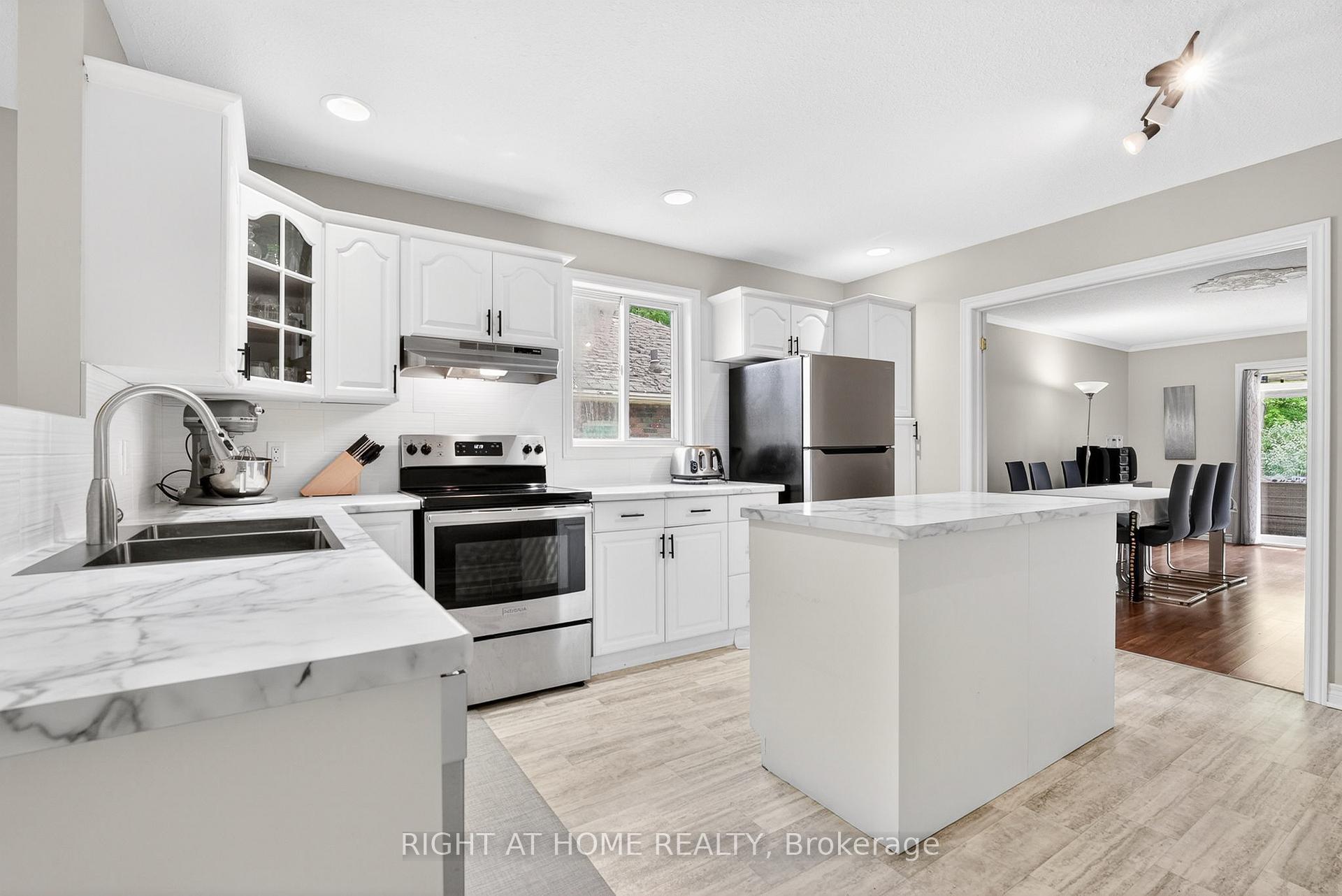 Photo 7 of 5524 Fraser Street, Niagara Falls, Cherrywood — HOMEH