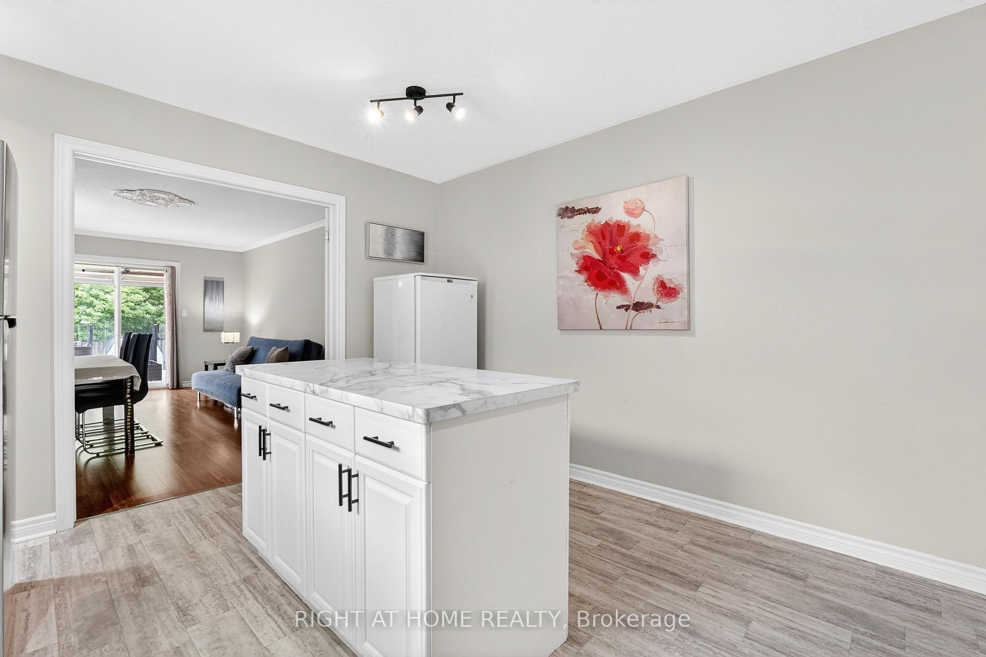 Photo 9 of 5524 Fraser Street, Niagara Falls, Cherrywood — HOMEH