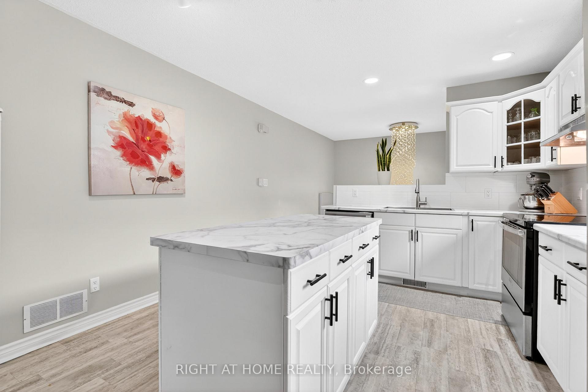 Photo 10 of 5524 Fraser Street, Niagara Falls, Cherrywood — HOMEH