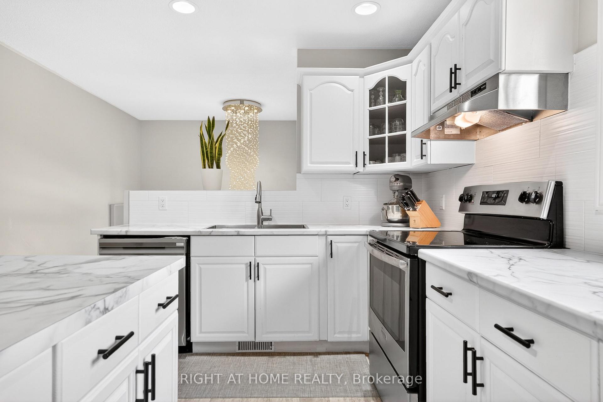 Photo 11 of 5524 Fraser Street, Niagara Falls, Cherrywood — HOMEH