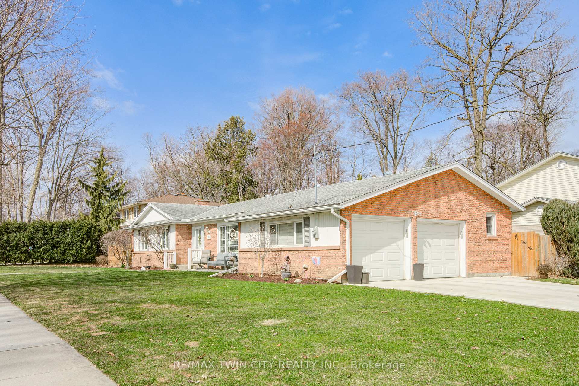 Photo 3 of 186 Shuh Avenue, Kitchener, Stanley Park — HOMEH