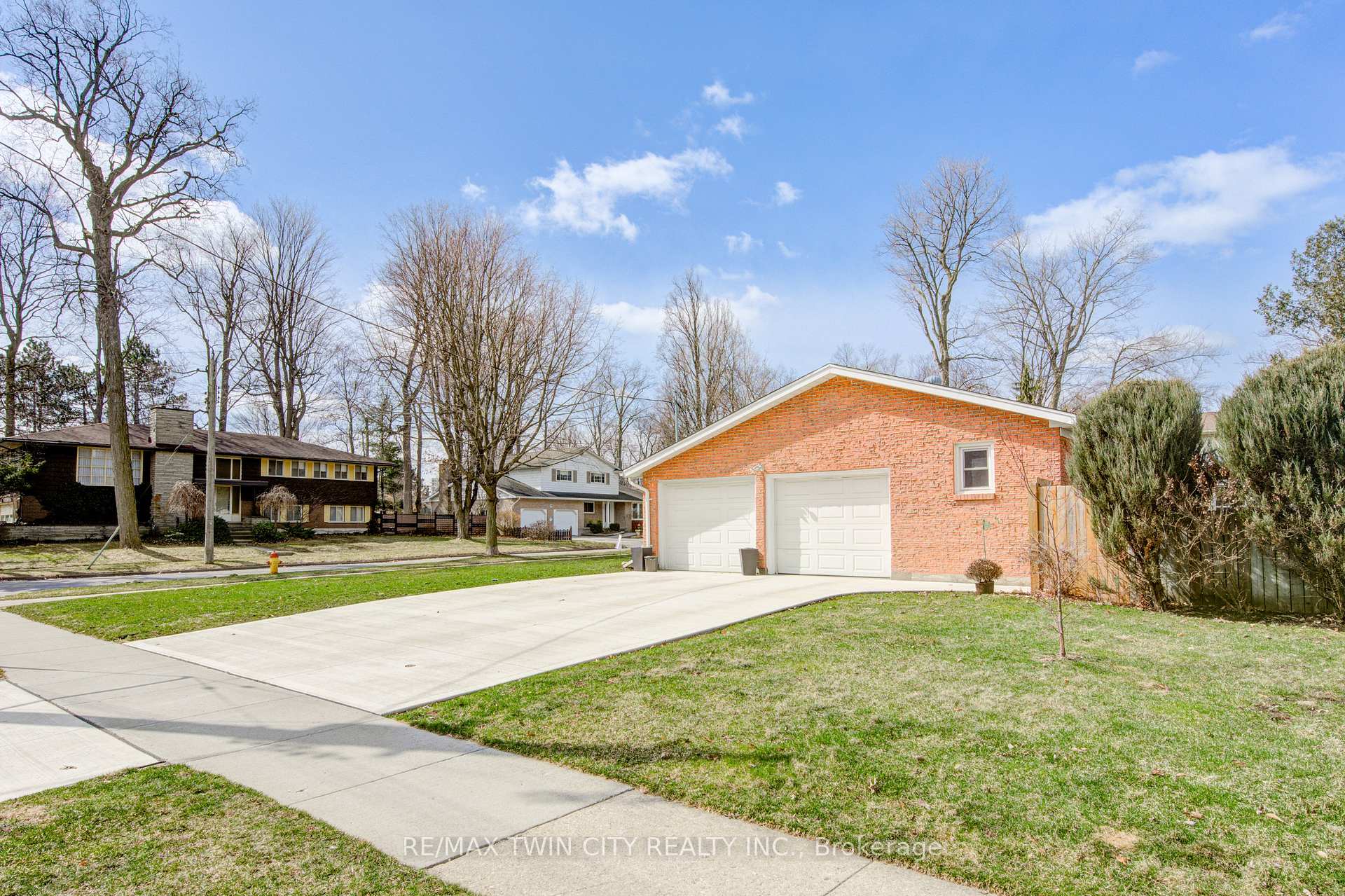 Photo 4 of 186 Shuh Avenue, Kitchener, Stanley Park — HOMEH