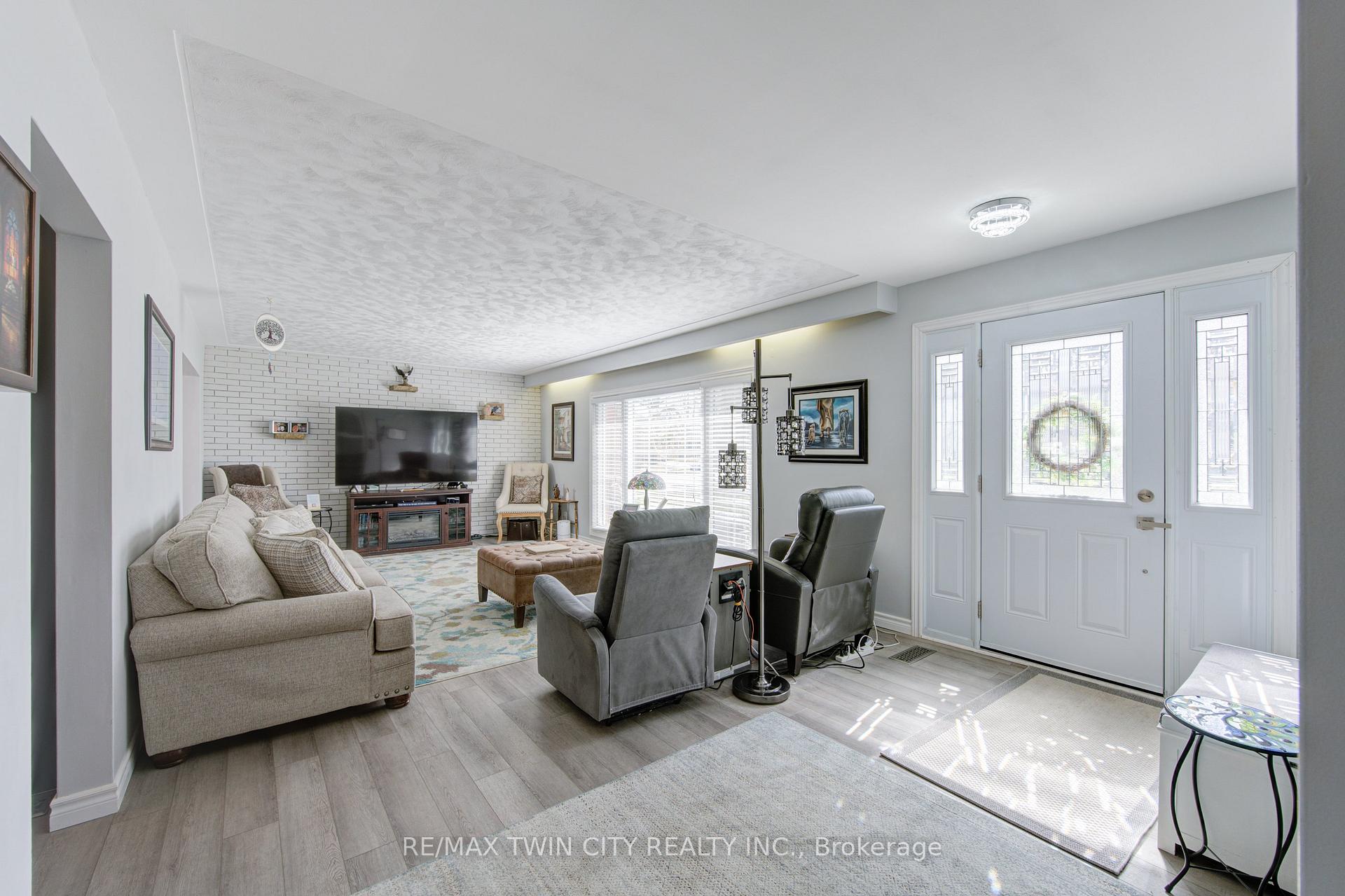 Photo 5 of 186 Shuh Avenue, Kitchener, Stanley Park — HOMEH