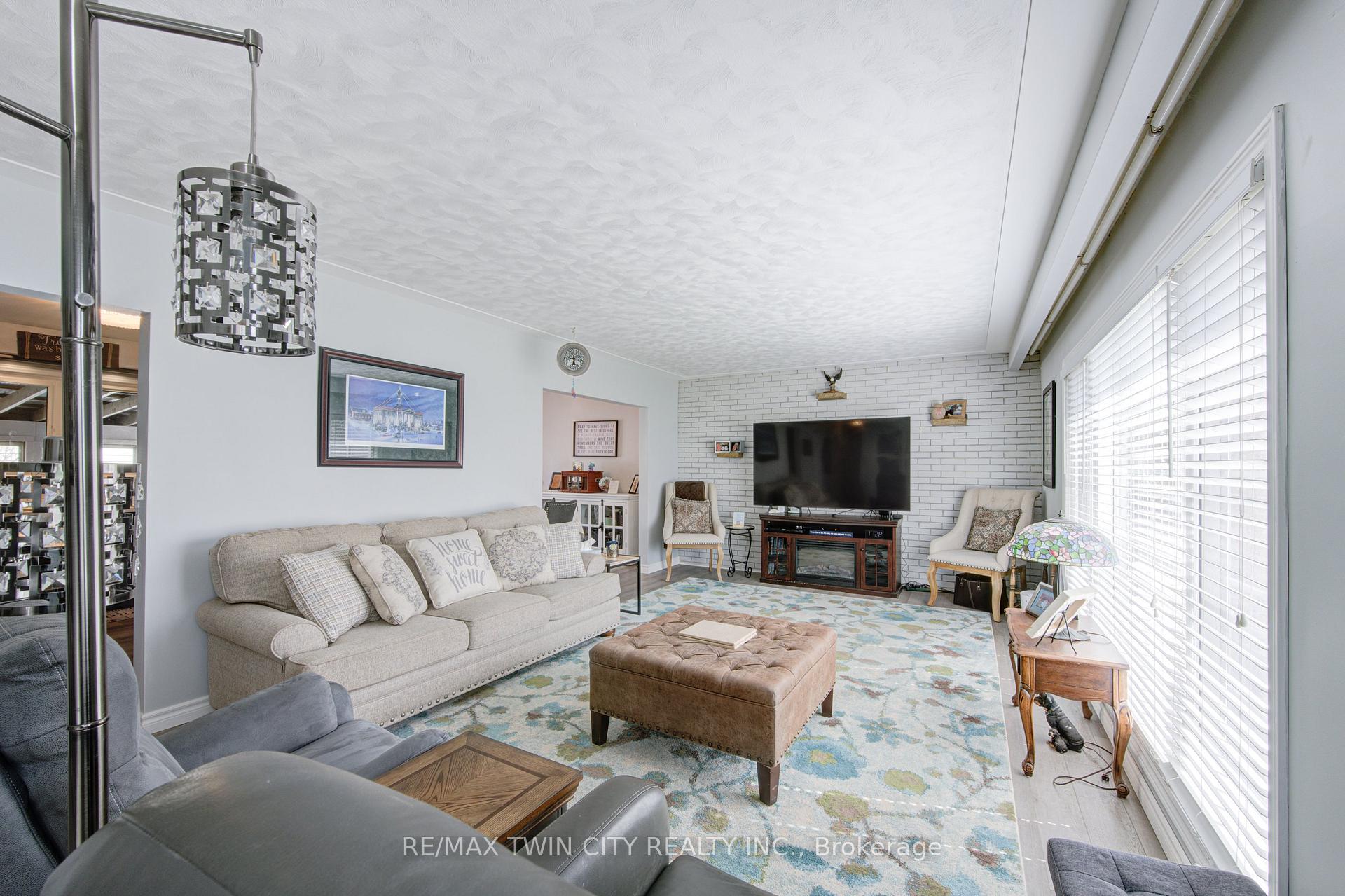 Photo 7 of 186 Shuh Avenue, Kitchener, Stanley Park — HOMEH