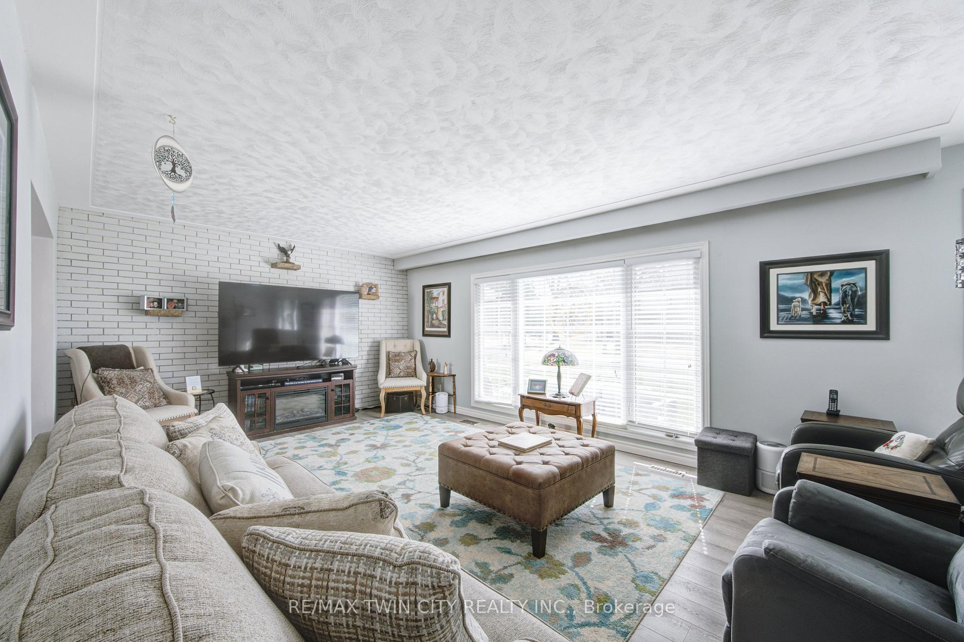 Photo 8 of 186 Shuh Avenue, Kitchener, Stanley Park — HOMEH