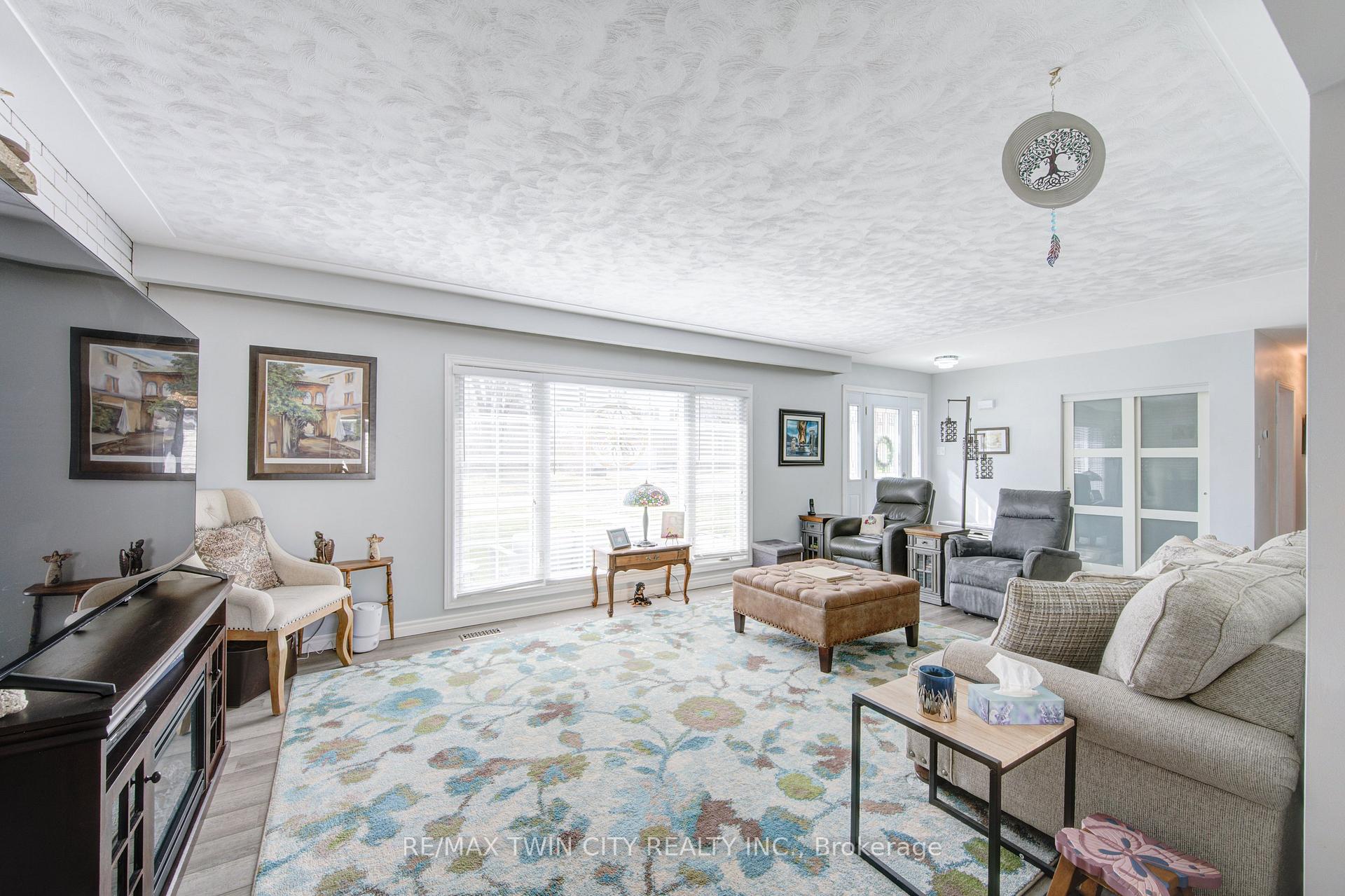 Photo 9 of 186 Shuh Avenue, Kitchener, Stanley Park — HOMEH