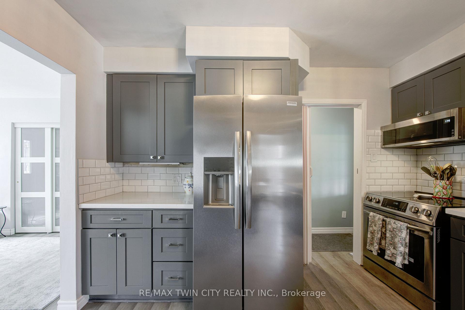Photo 14 of 186 Shuh Avenue, Kitchener, Stanley Park — HOMEH