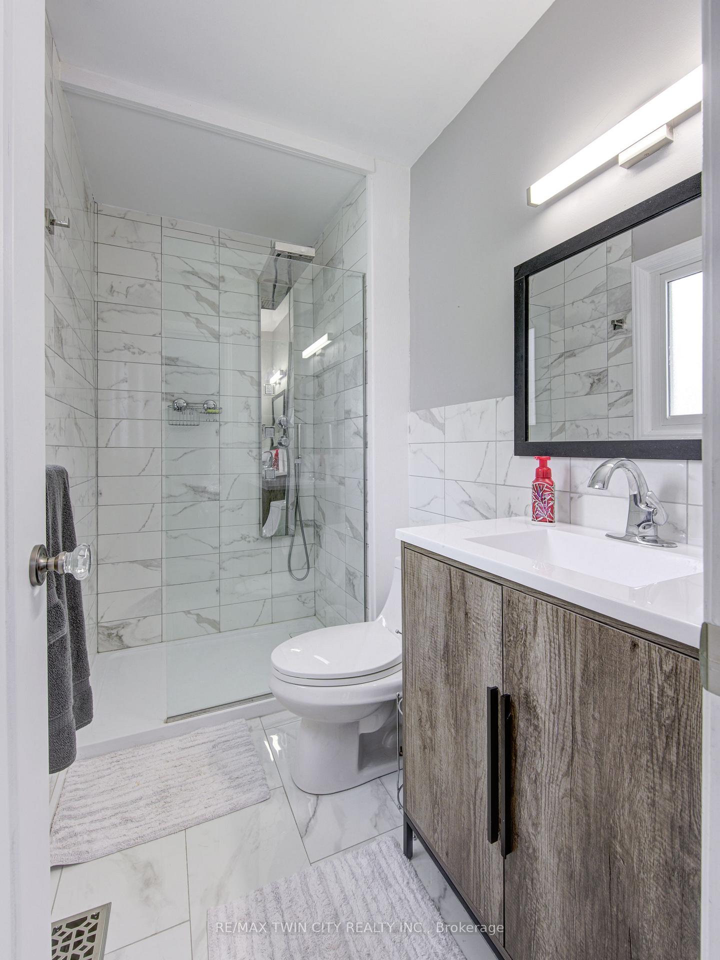 Photo 25 of 186 Shuh Avenue, Kitchener, Stanley Park — HOMEH