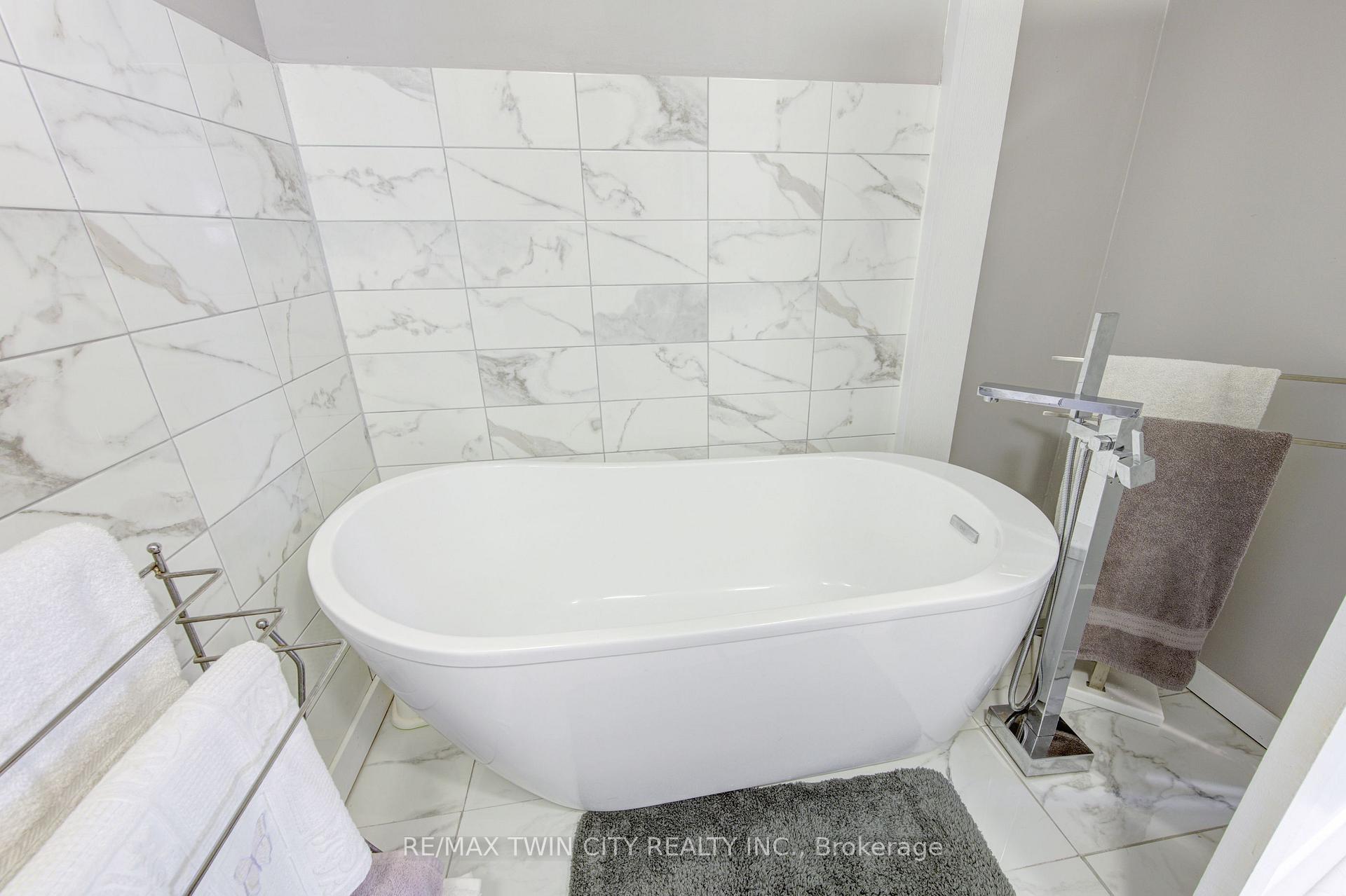 Photo 29 of 186 Shuh Avenue, Kitchener, Stanley Park — HOMEH