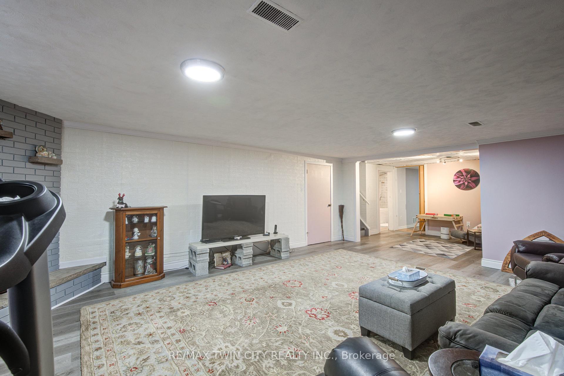 Photo 35 of 186 Shuh Avenue, Kitchener, Stanley Park — HOMEH
