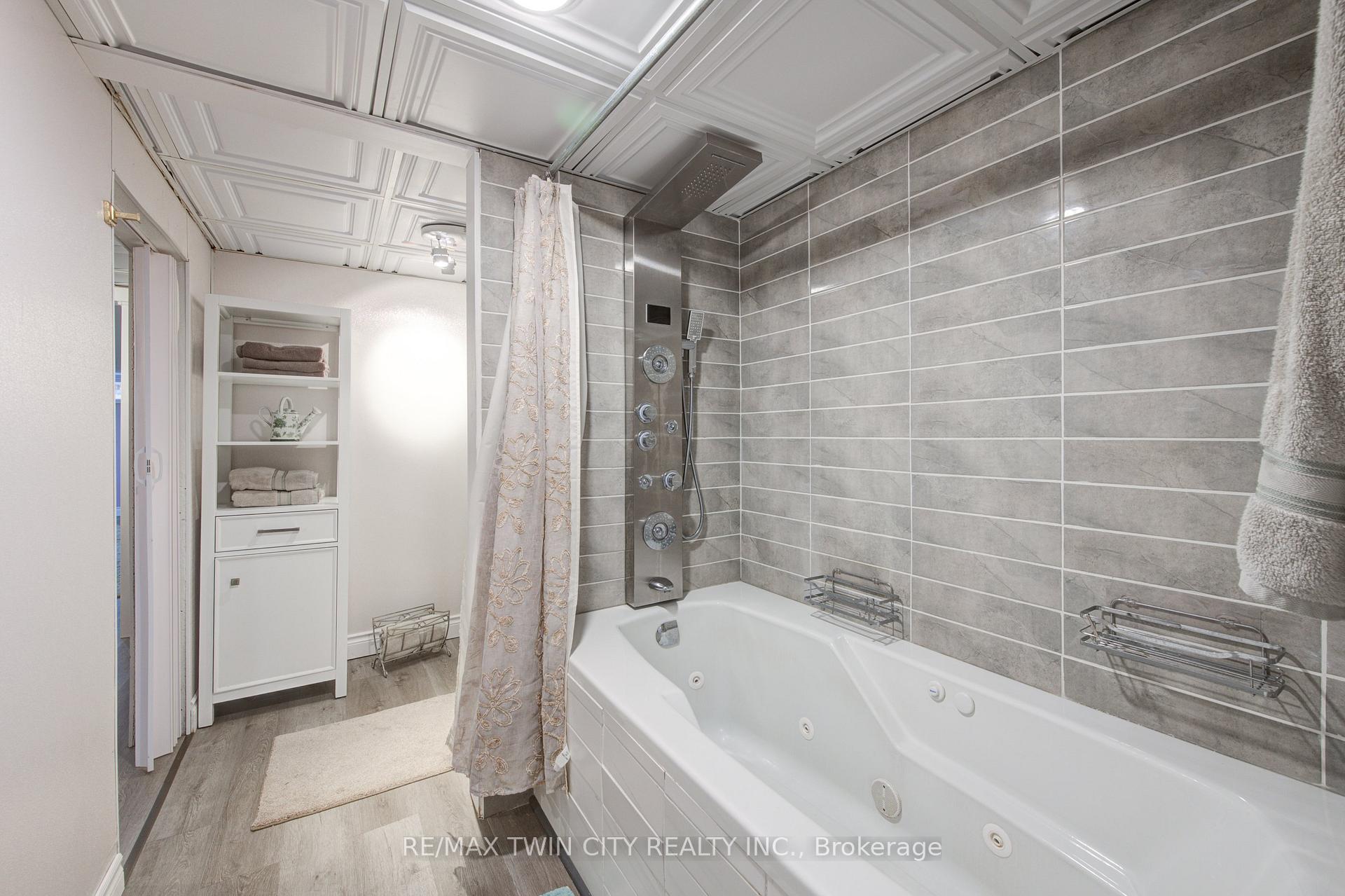 Photo 40 of 186 Shuh Avenue, Kitchener, Stanley Park — HOMEH