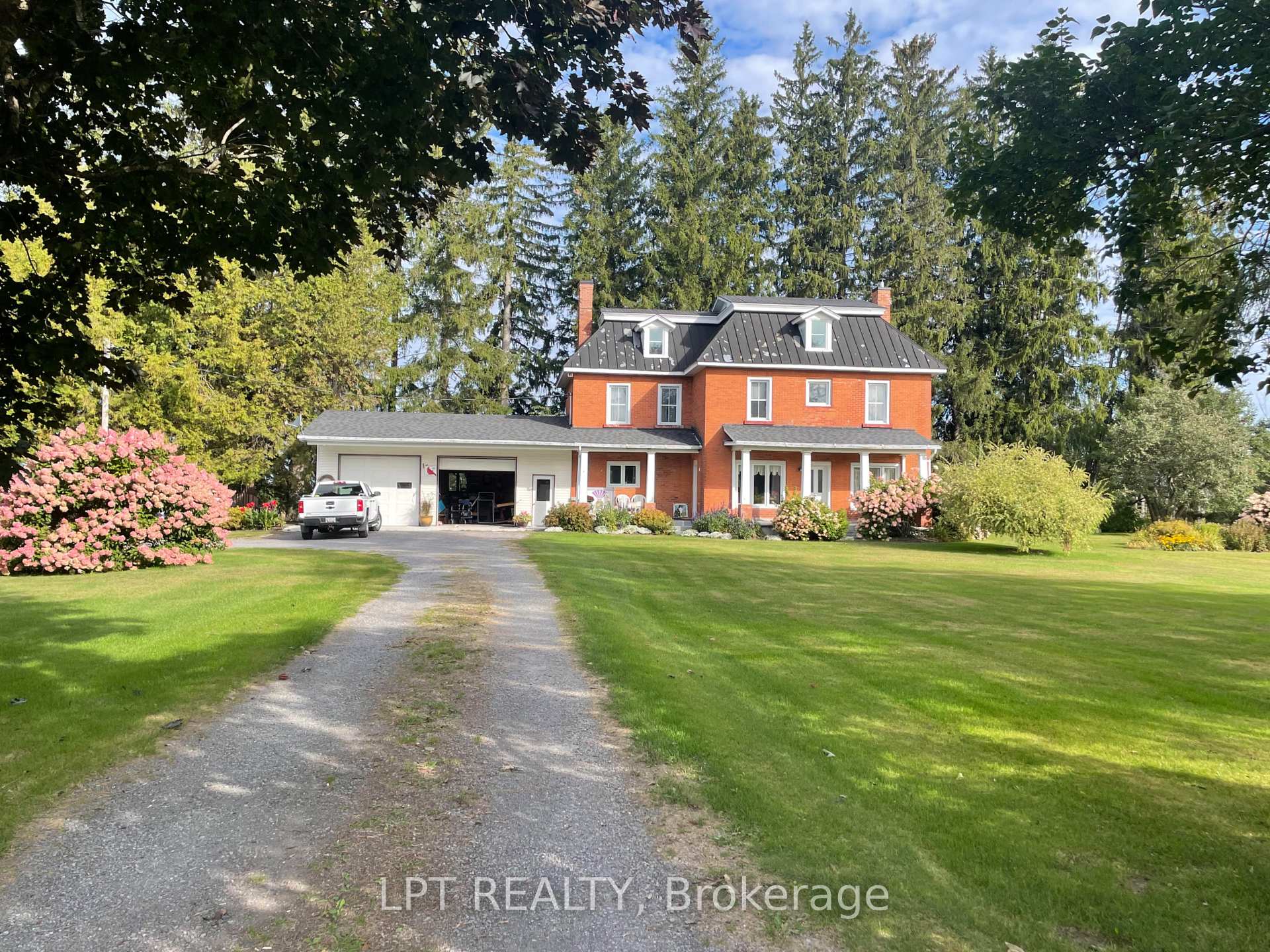 Front of 6671 County Road 10