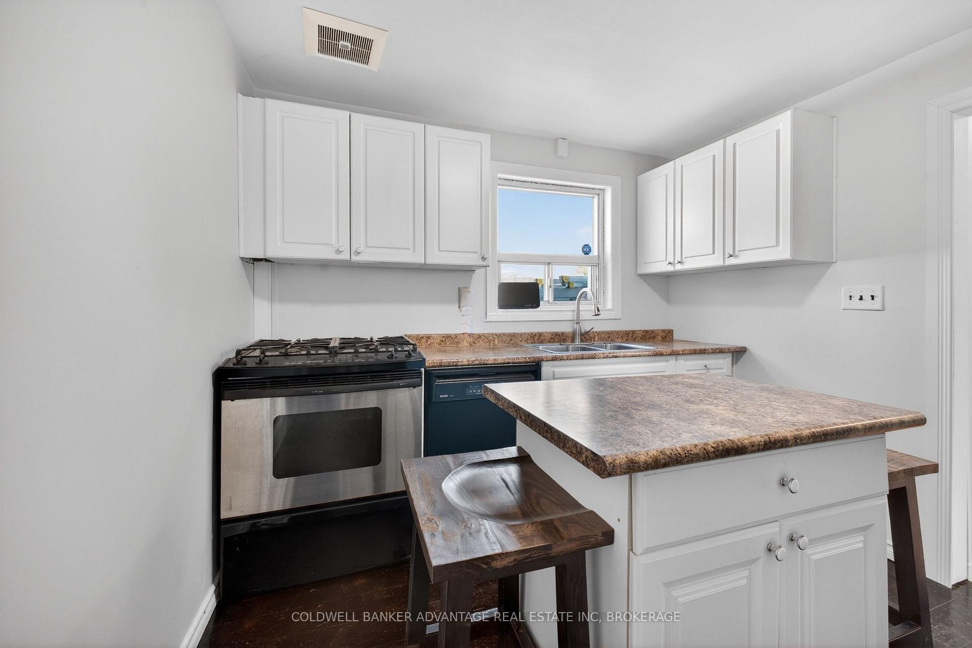 Photo 12 of 614 Waterloo Street, Hamilton, Parkview — HOMEH