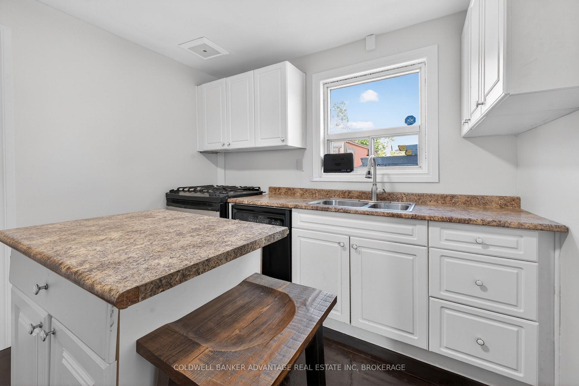 Photo 15 of 614 Waterloo Street, Hamilton, Parkview — HOMEH
