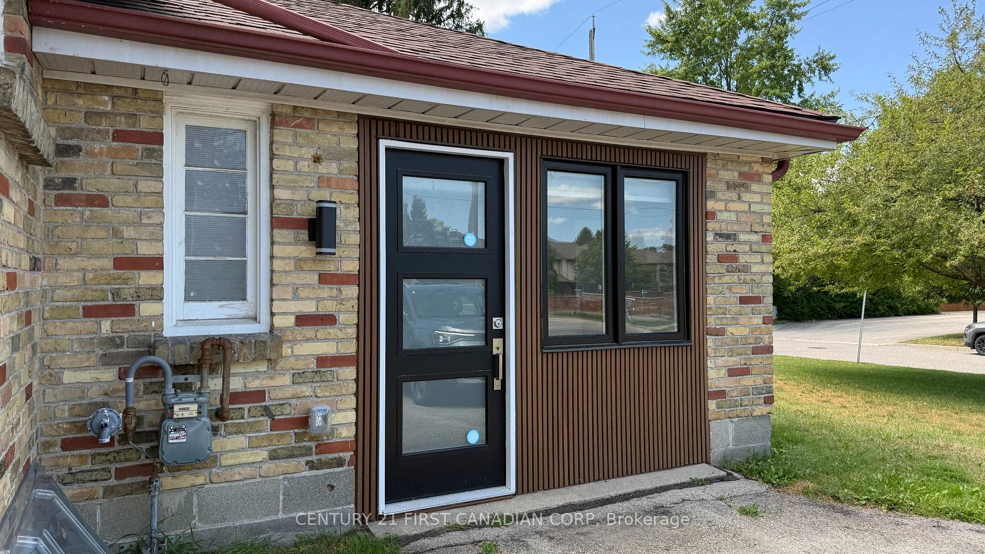 Front of Unit Unit 2, 1473 Adelaide Street N