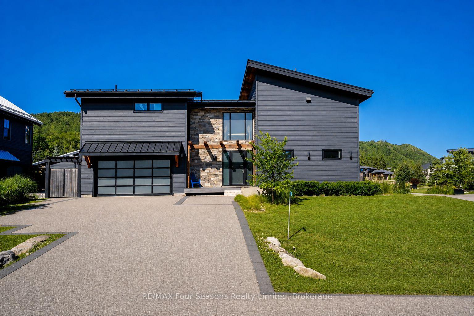 Photo 1 of 116 Arnot Crescent, Blue Mountains — HOMEH