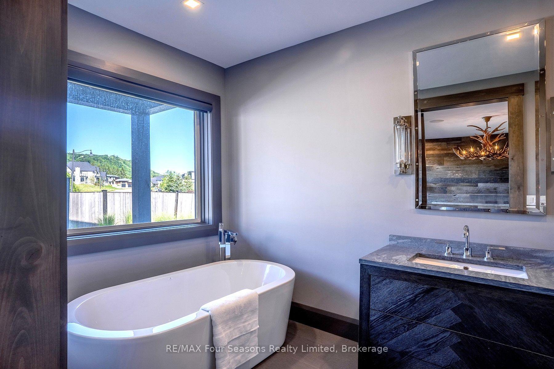 Photo 45 of 116 Arnot Crescent, Blue Mountains — HOMEH