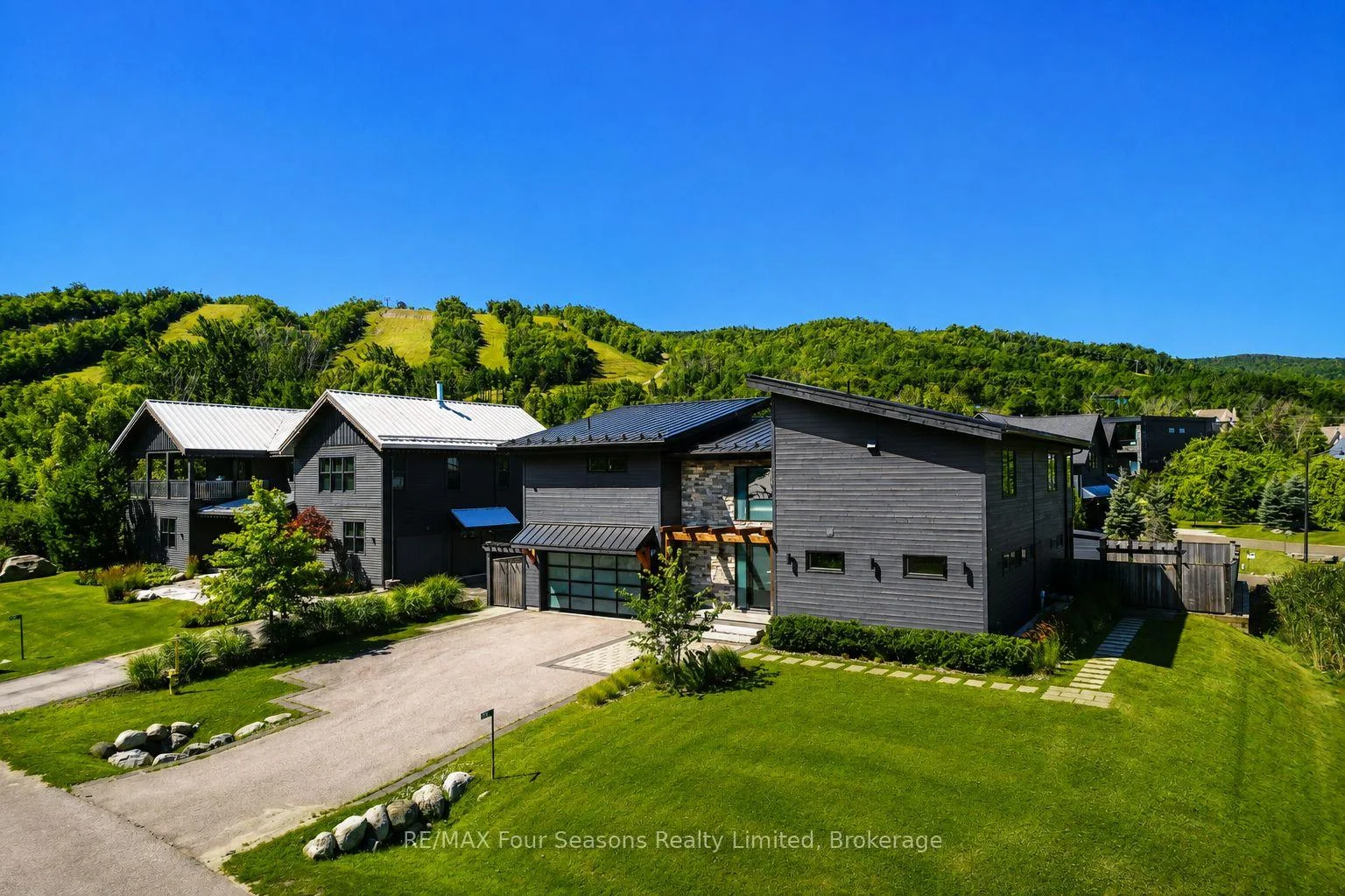 Photo 5 of 116 Arnot Crescent, Blue Mountains — HOMEH