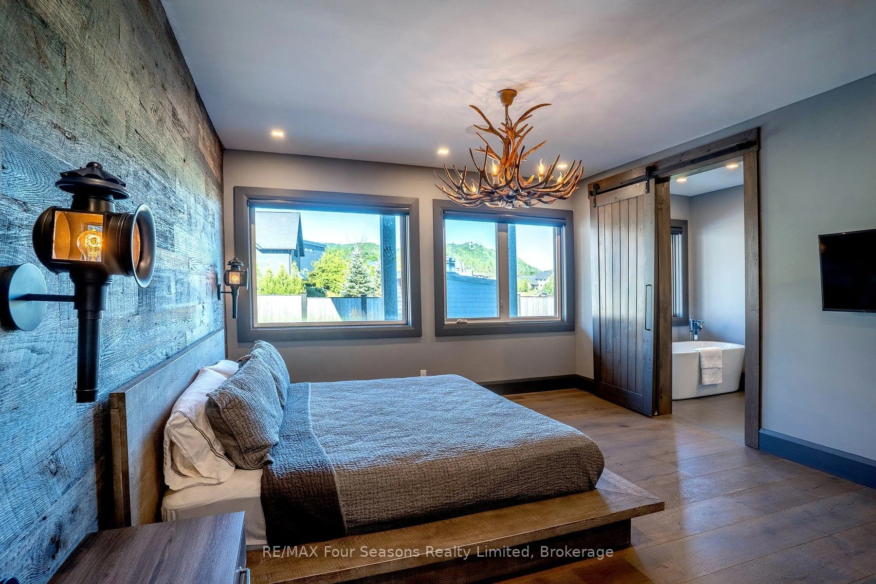Photo 36 of 116 Arnot Crescent, Blue Mountains — HOMEH
