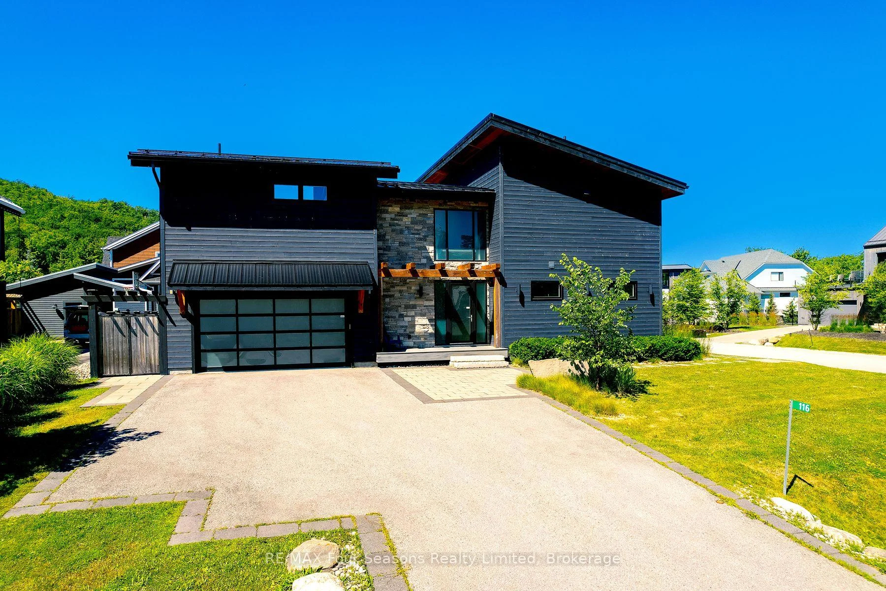 Photo 74 of 116 Arnot Crescent, Blue Mountains — HOMEH