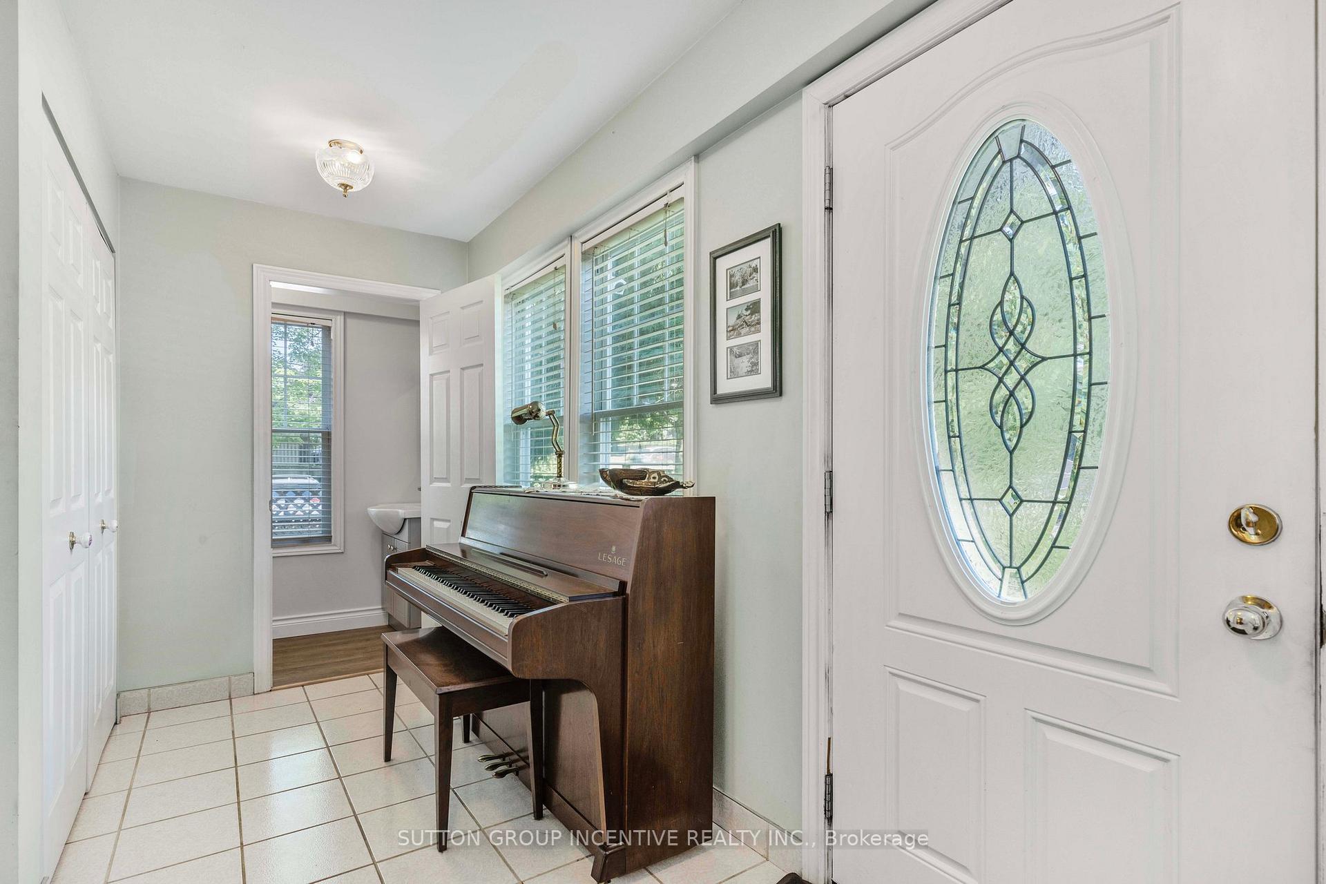 Photo 3 of 149 Blake Street, Barrie, North Shore — HOMEH
