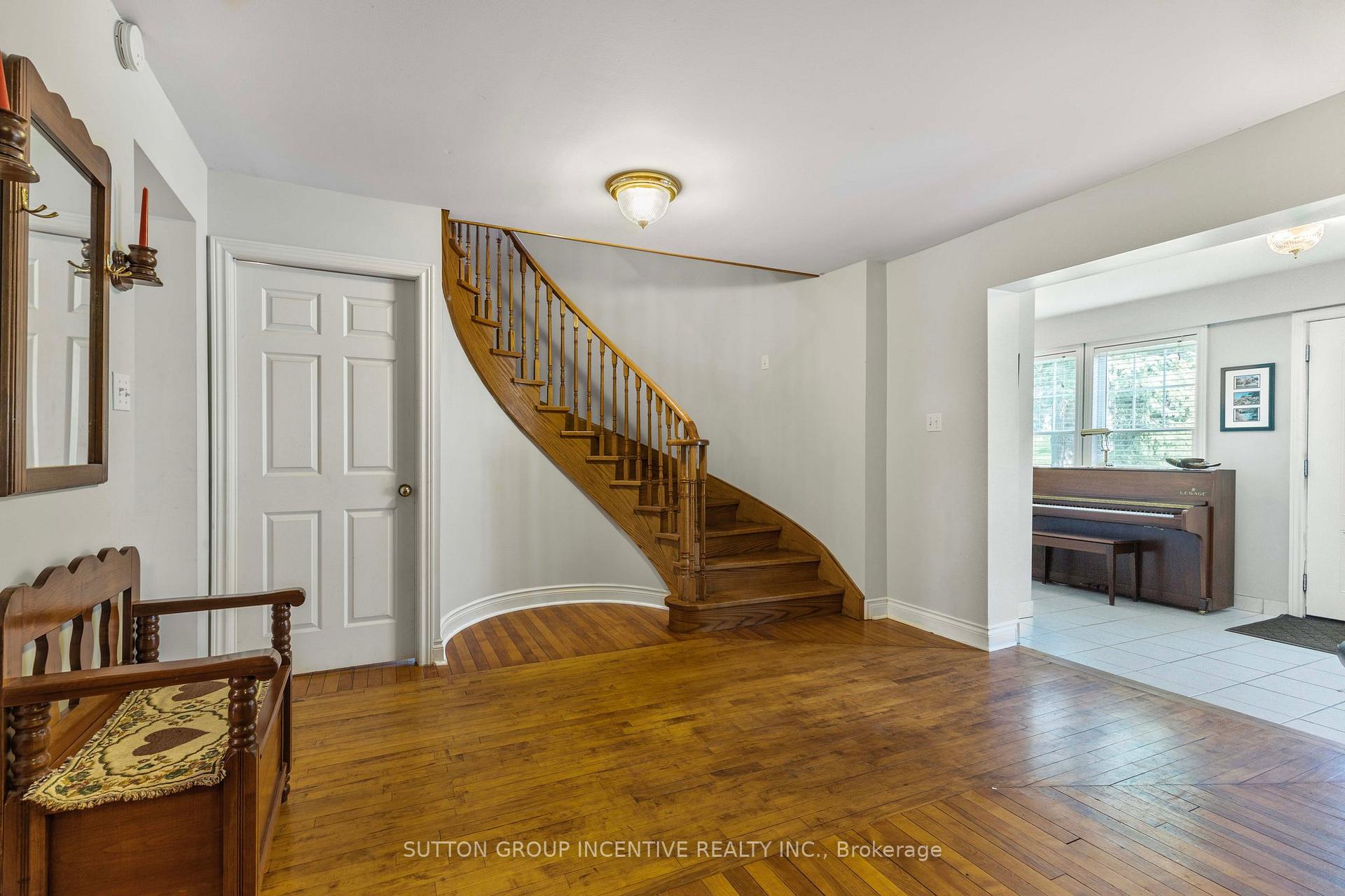 Photo 4 of 149 Blake Street, Barrie, North Shore — HOMEH