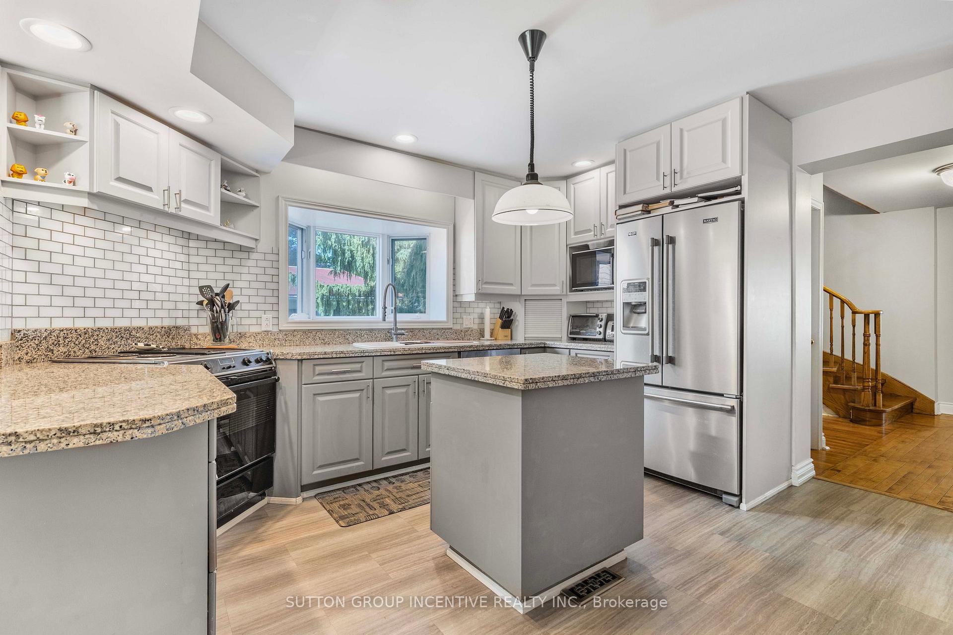 Photo 10 of 149 Blake Street, Barrie, North Shore — HOMEH