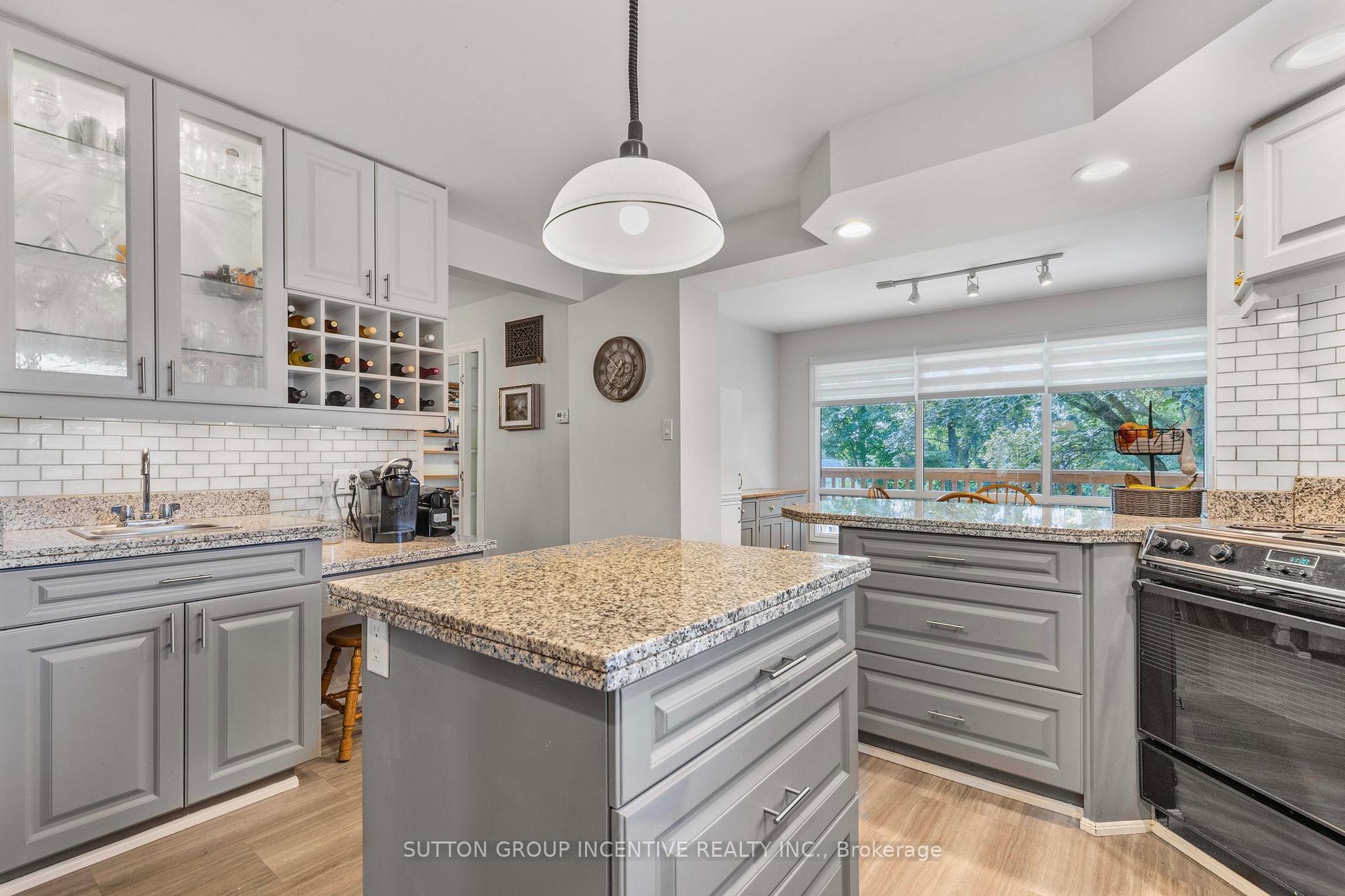 Photo 11 of 149 Blake Street, Barrie, North Shore — HOMEH