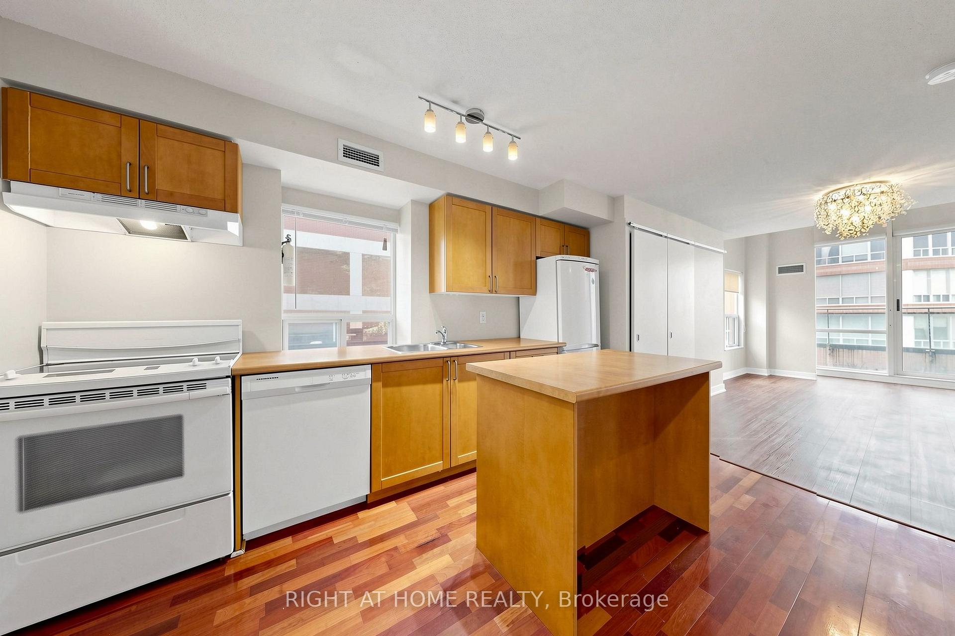 Photo 8 of Unit 501, 77 Lombard Street, Toronto, Church-Yonge Corridor — HOMEH