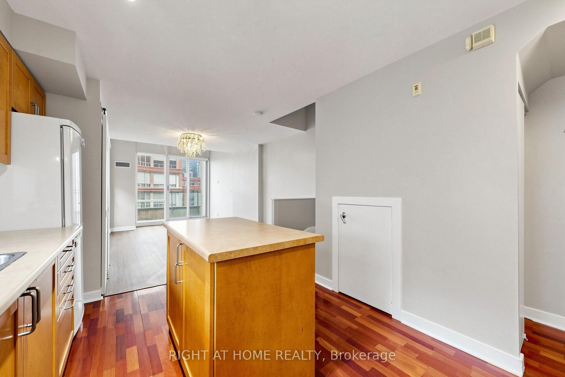 Photo 10 of Unit 501, 77 Lombard Street, Toronto, Church-Yonge Corridor — HOMEH