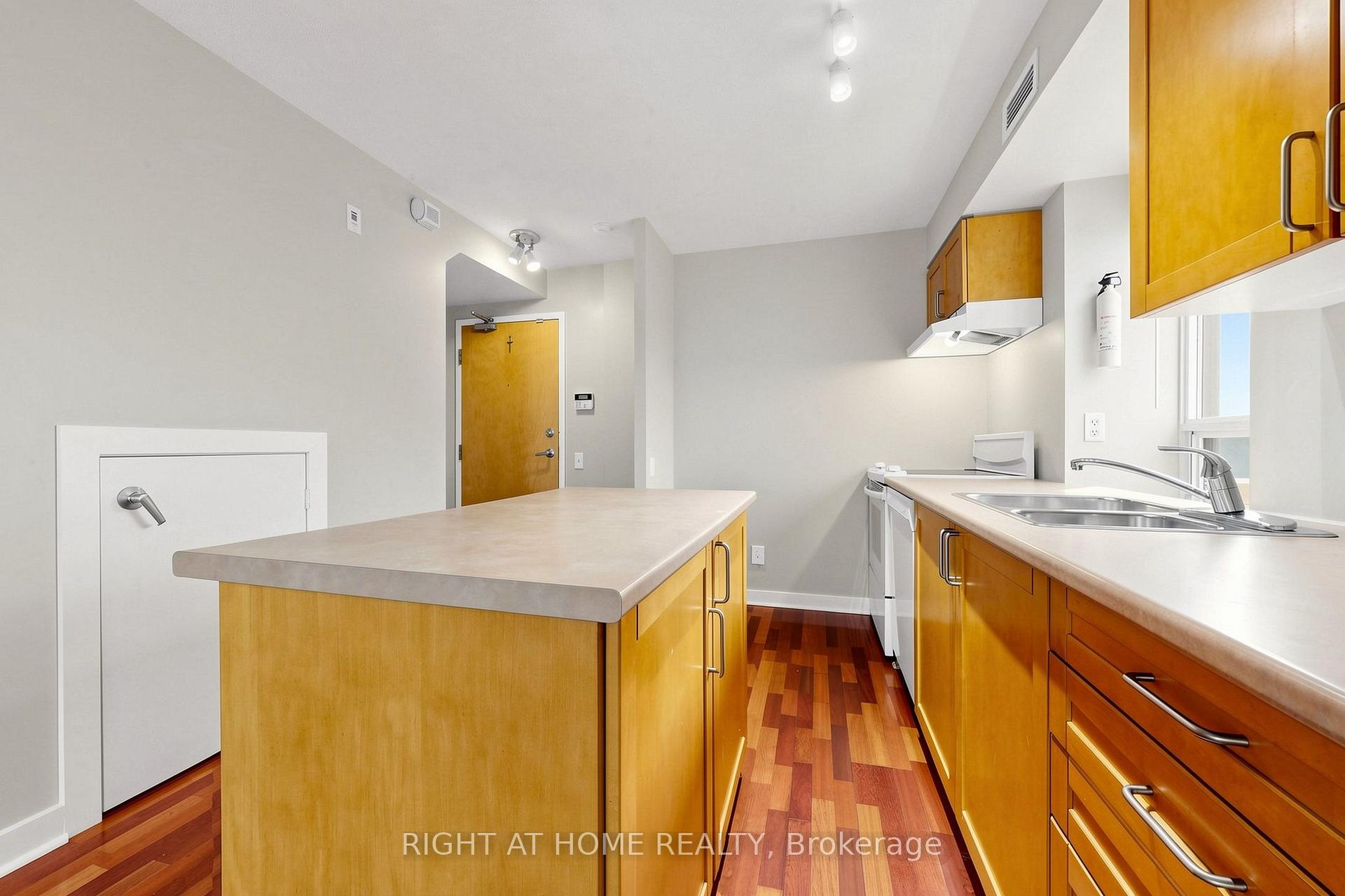 Photo 11 of Unit 501, 77 Lombard Street, Toronto, Church-Yonge Corridor — HOMEH
