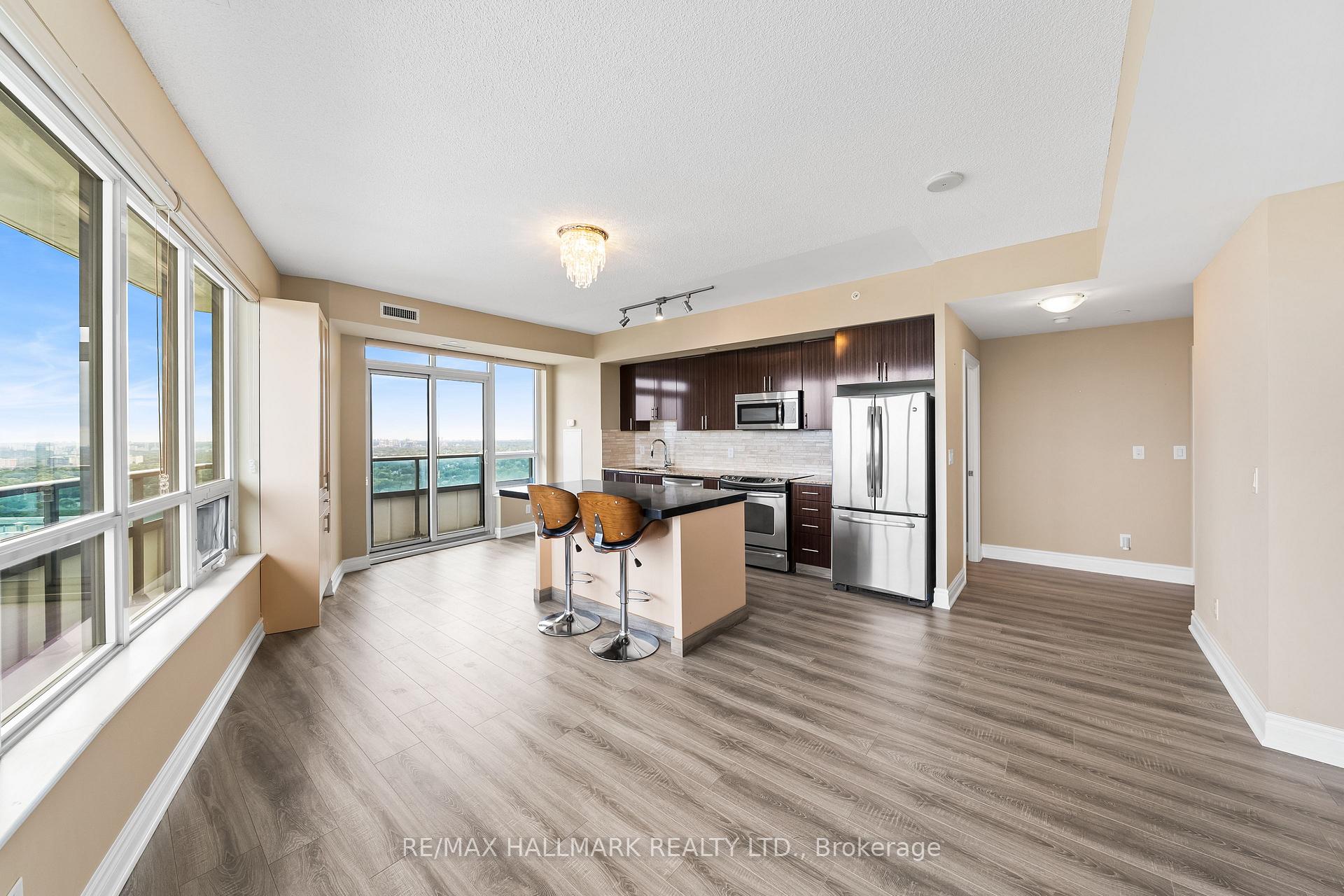 Photo 8 of Unit PH301, 7171 Yonge Street, Markham, Grandview — HOMEH