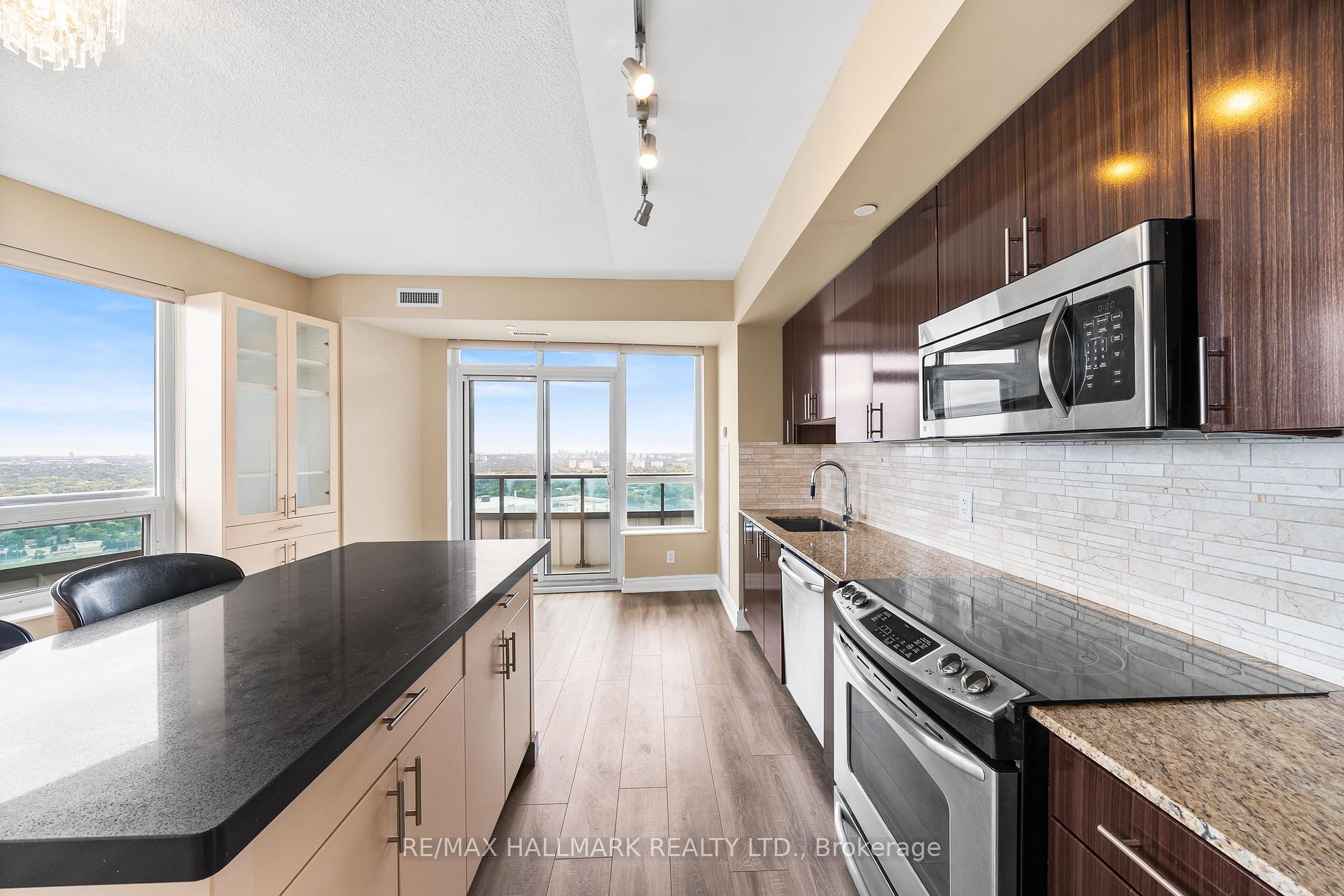 Photo 9 of Unit PH301, 7171 Yonge Street, Markham, Grandview — HOMEH