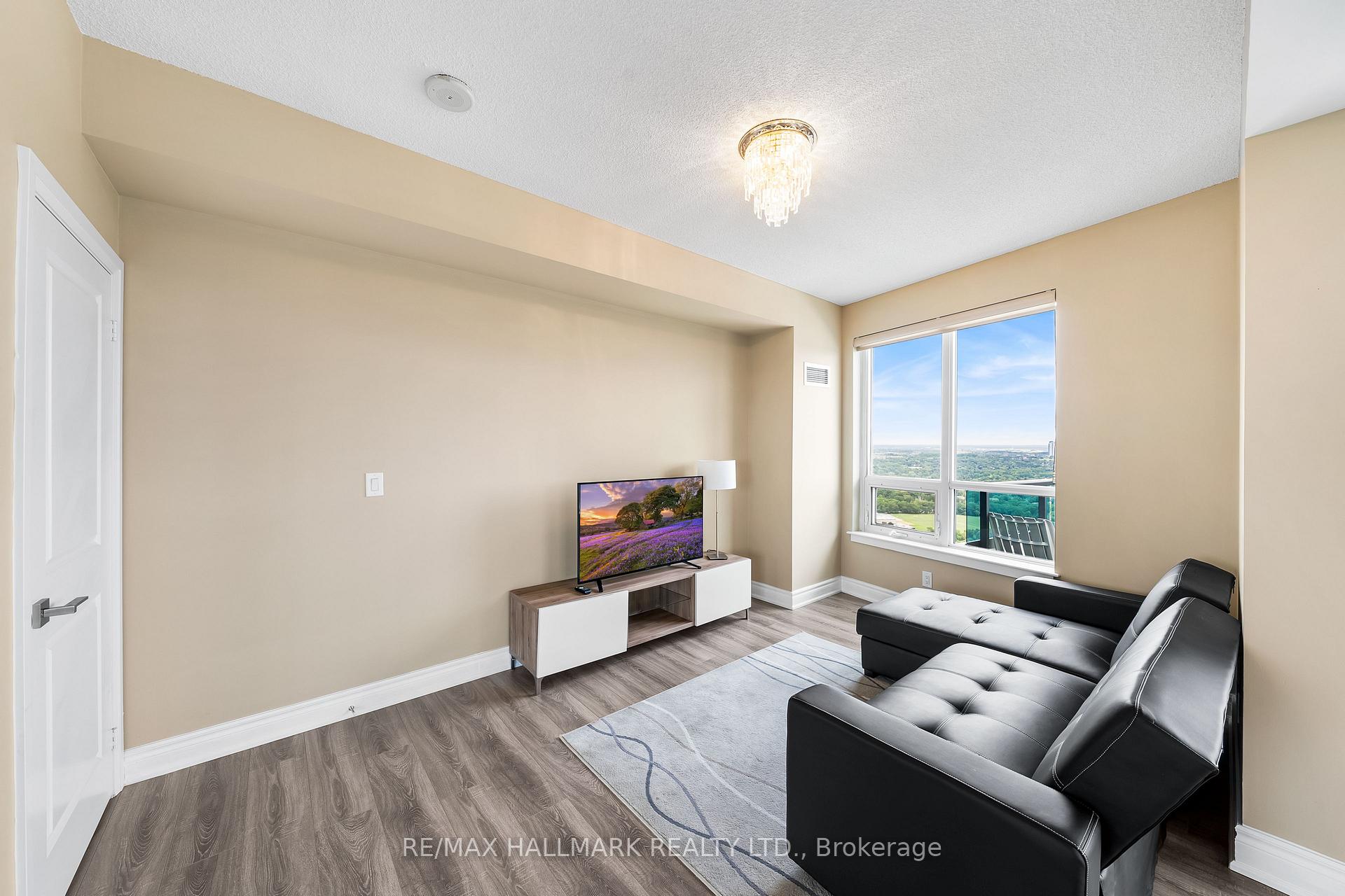Photo 11 of Unit PH301, 7171 Yonge Street, Markham, Grandview — HOMEH