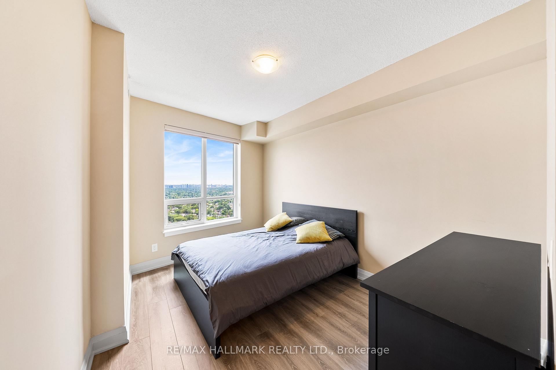 Photo 13 of Unit PH301, 7171 Yonge Street, Markham, Grandview — HOMEH