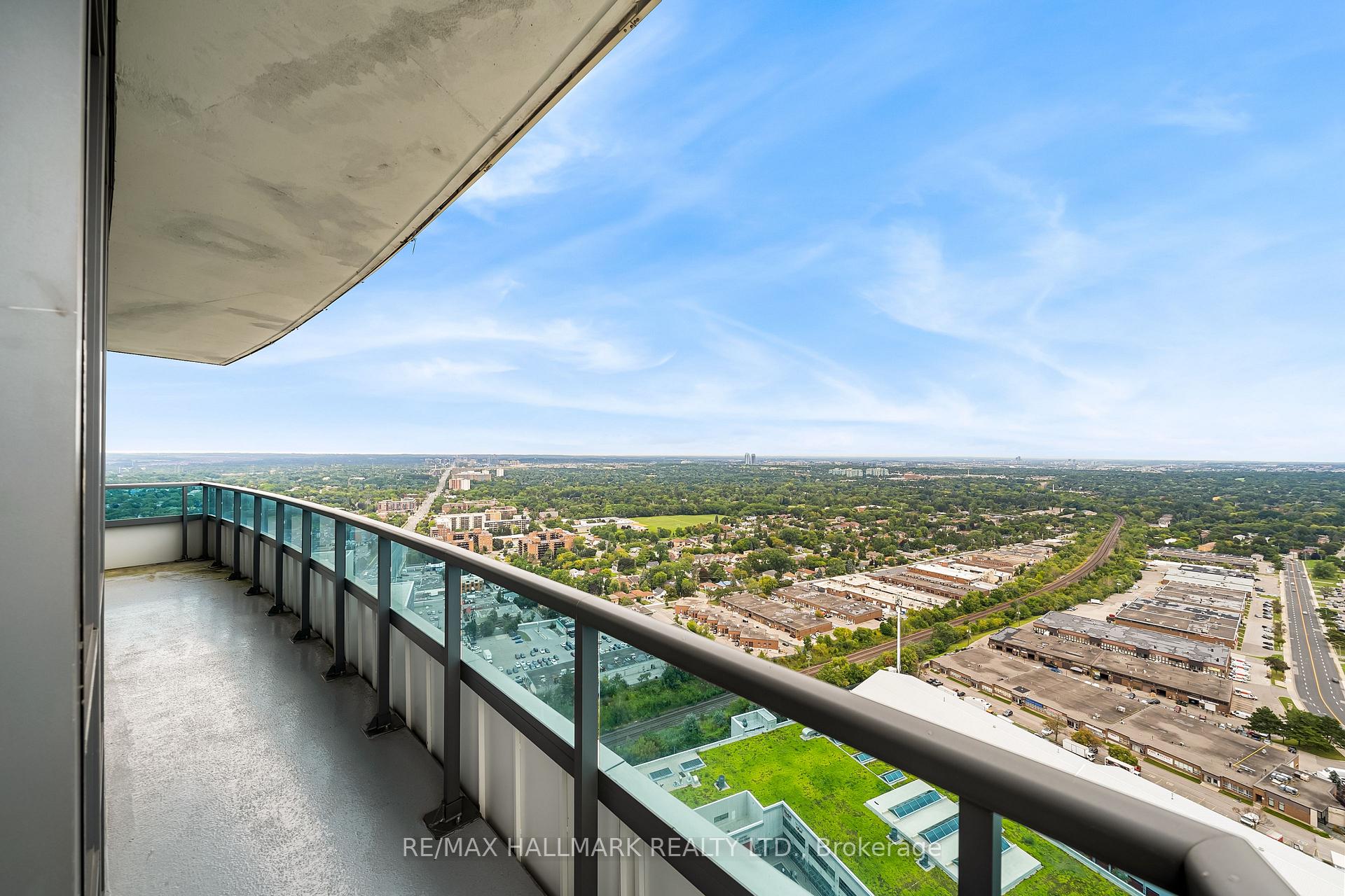 Photo 18 of Unit PH301, 7171 Yonge Street, Markham, Grandview — HOMEH