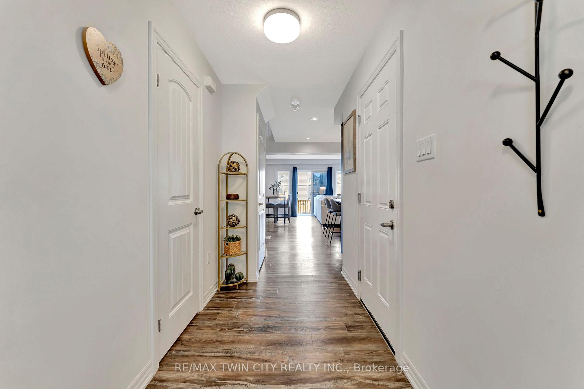 Photo 3 of 38 Bawcutt Crescent, Brant, Paris — HOMEH