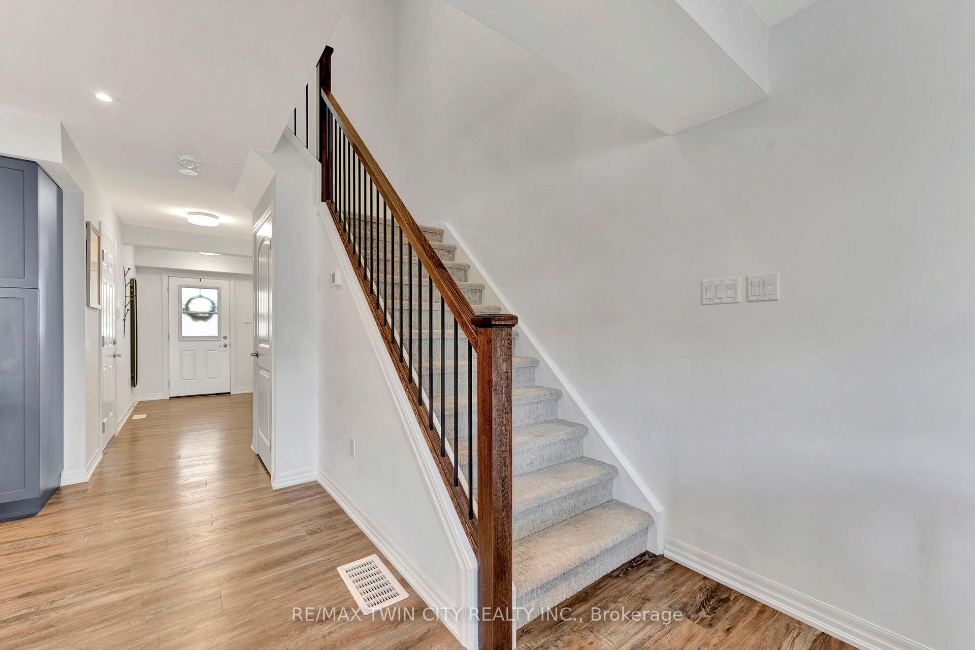 Photo 5 of 38 Bawcutt Crescent, Brant, Paris — HOMEH
