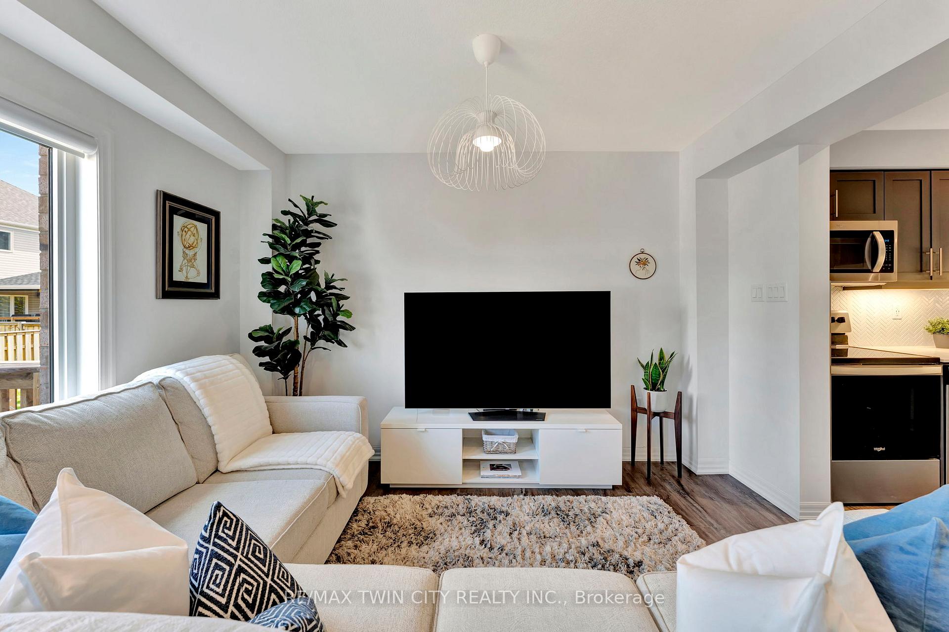Photo 12 of 38 Bawcutt Crescent, Brant, Paris — HOMEH