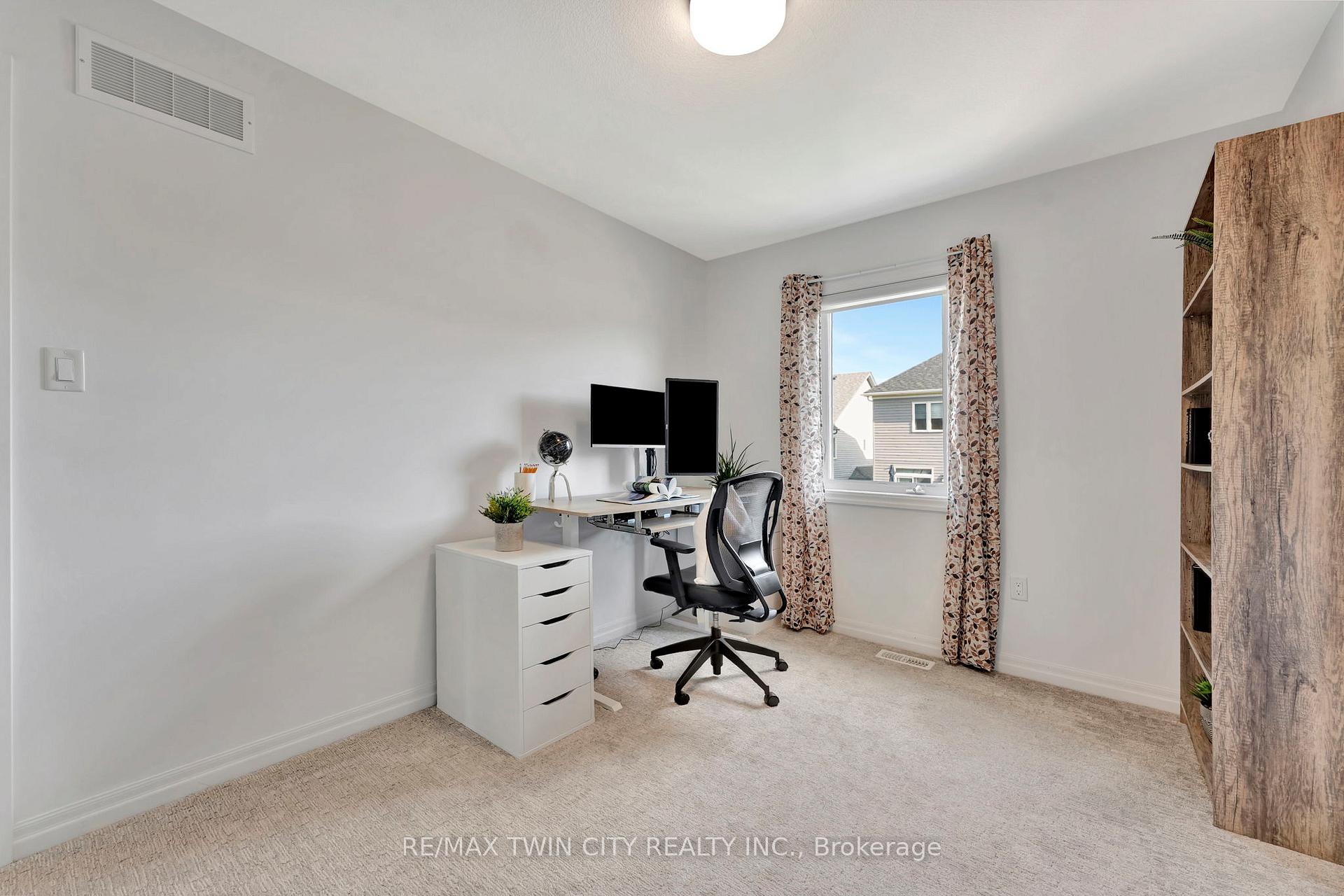 Photo 24 of 38 Bawcutt Crescent, Brant, Paris — HOMEH