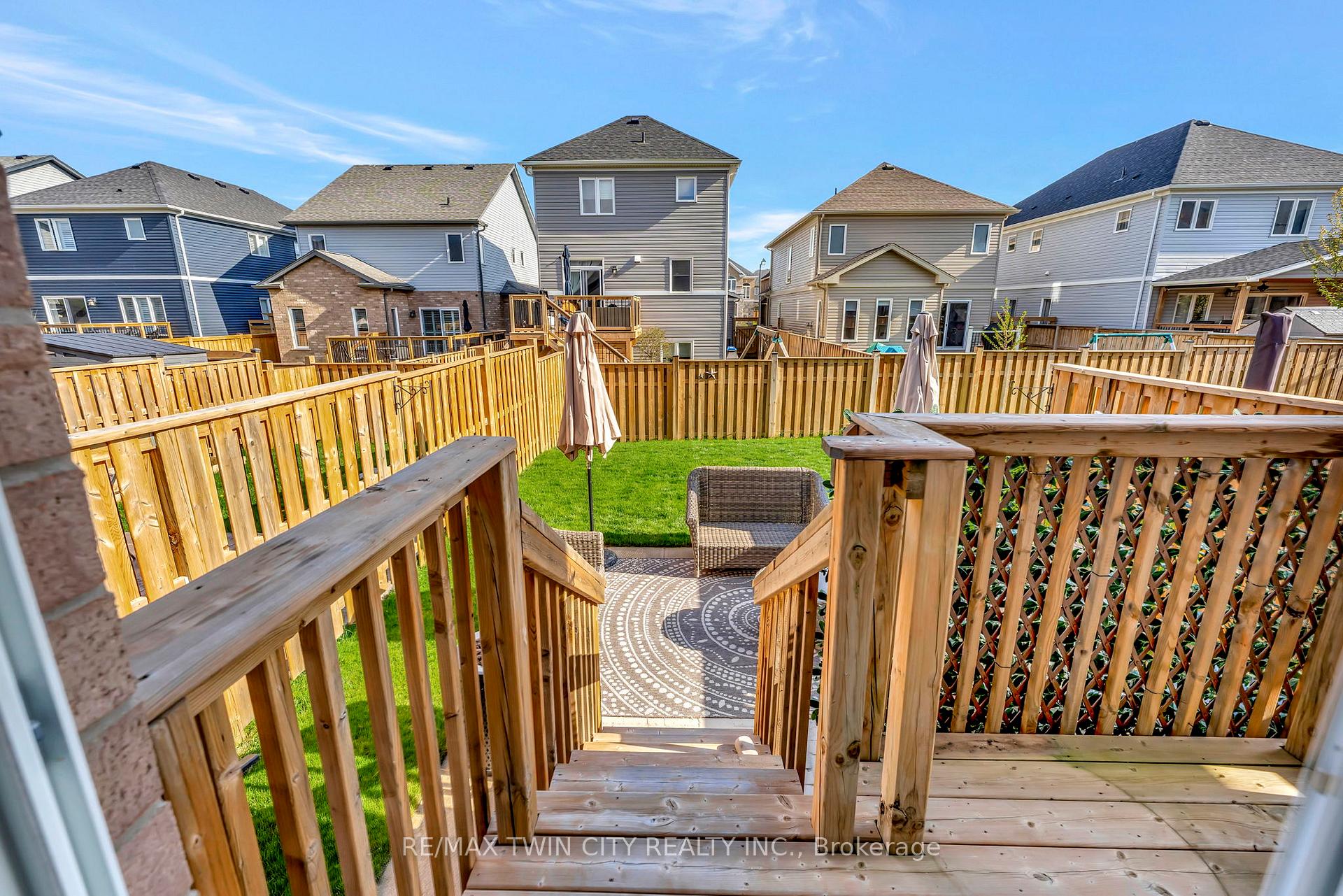 Photo 25 of 38 Bawcutt Crescent, Brant, Paris — HOMEH